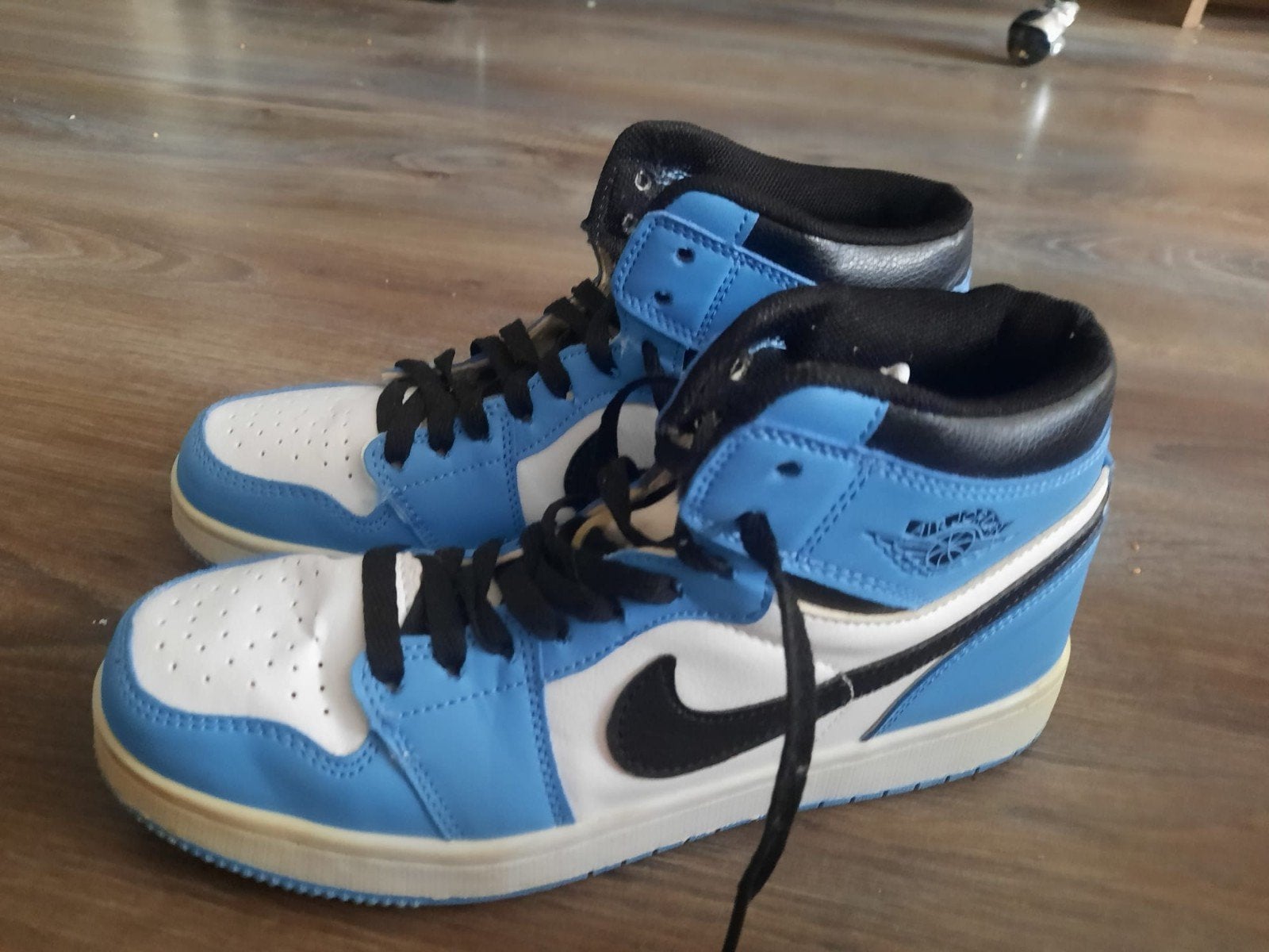 Nike Air Jordan 1 Mid UNC (University Blue) - Maat 40, Blauw, Nike, Ophalen of Verzenden, Sneakers of Gympen