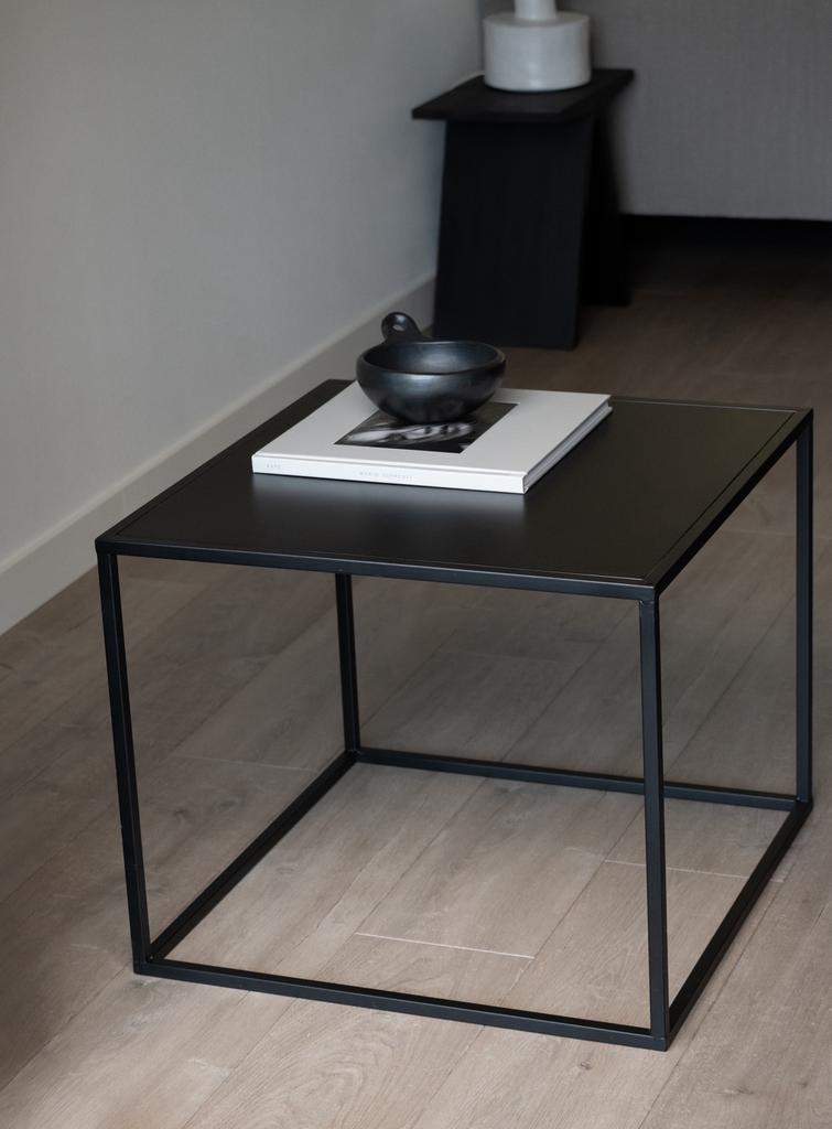 Zwarte metalen bijzettafel / salontafel, Ophalen, Rond, 50 tot 100 cm, Zo goed als nieuw