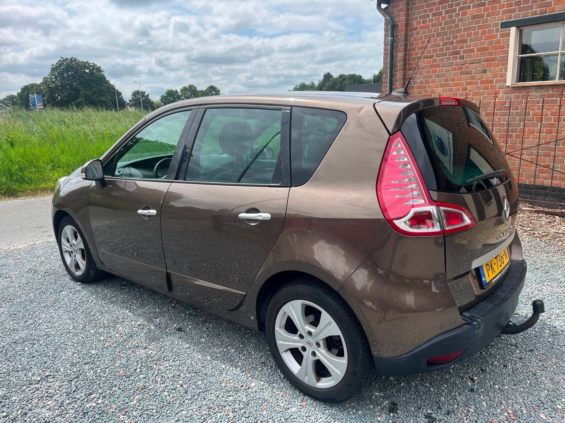 Renault Scénic 1.4 TCe Bose ( Airco + Navigatie + Trekhaak, Voorwielaandrijving, Euro 5, Stof, Gebruikt