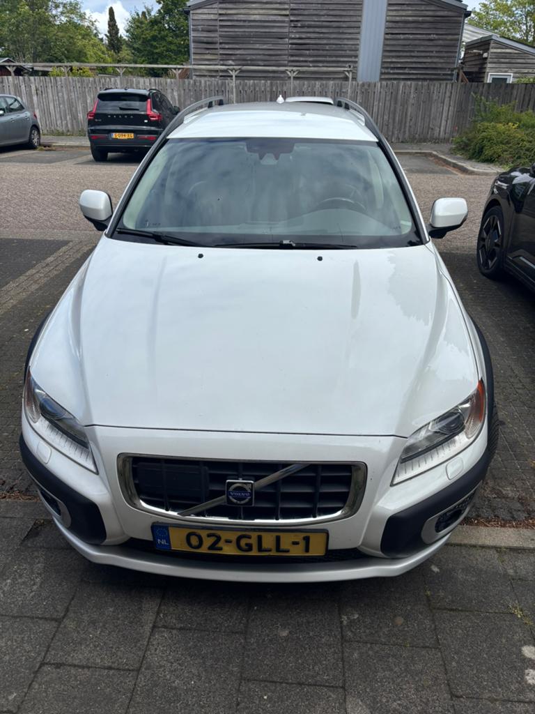 Volvo XC70 2.4 D5 AWD Geartronic 2008 Wit, Automaat, 1716 kg, Zwart, 197 €/maand