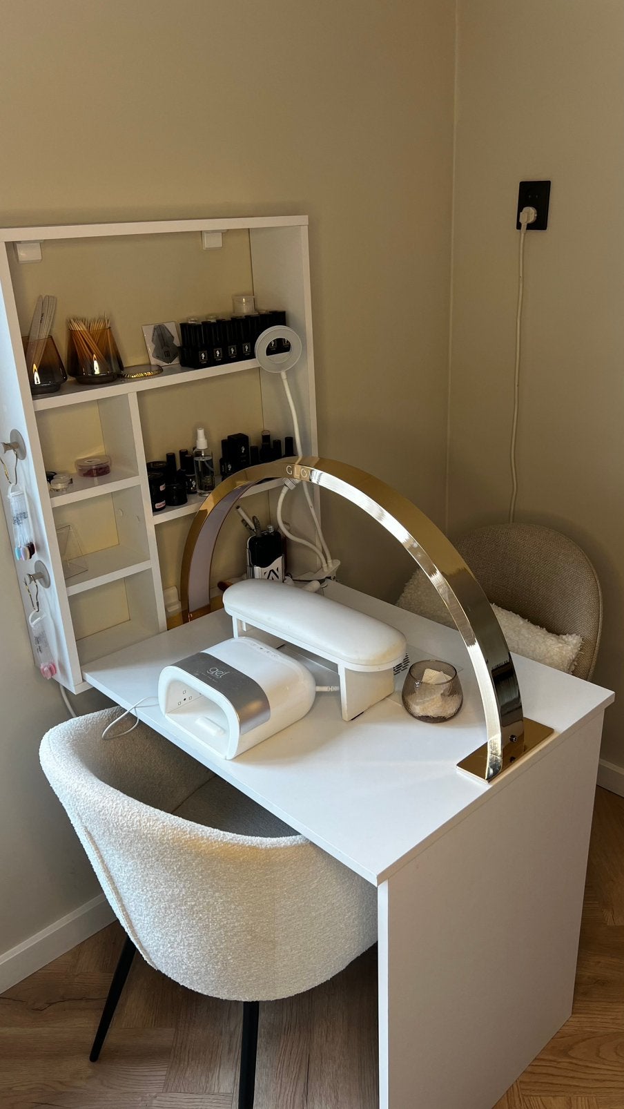 Nageltafel met afzuiging en moonlight lamp, Ophalen