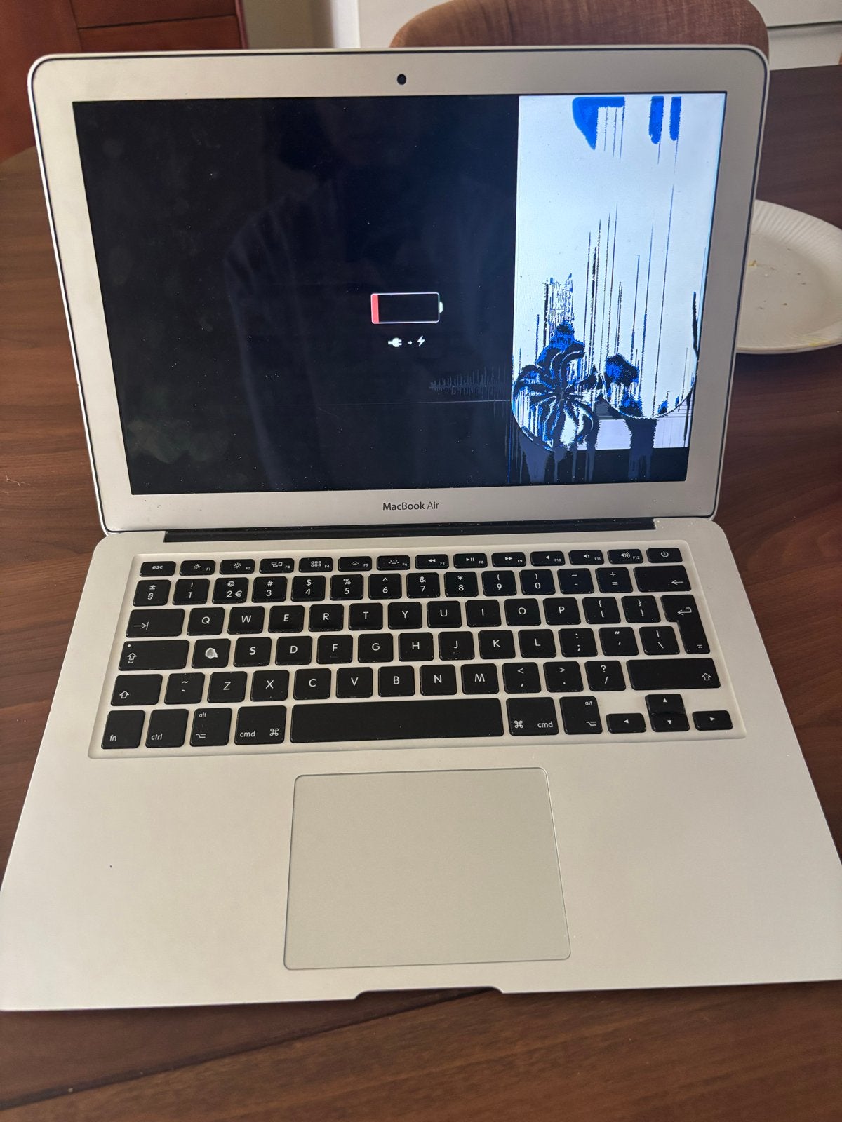 Foto 2 van MacBook Air A1466 met defect scherm - Voor onderdelen