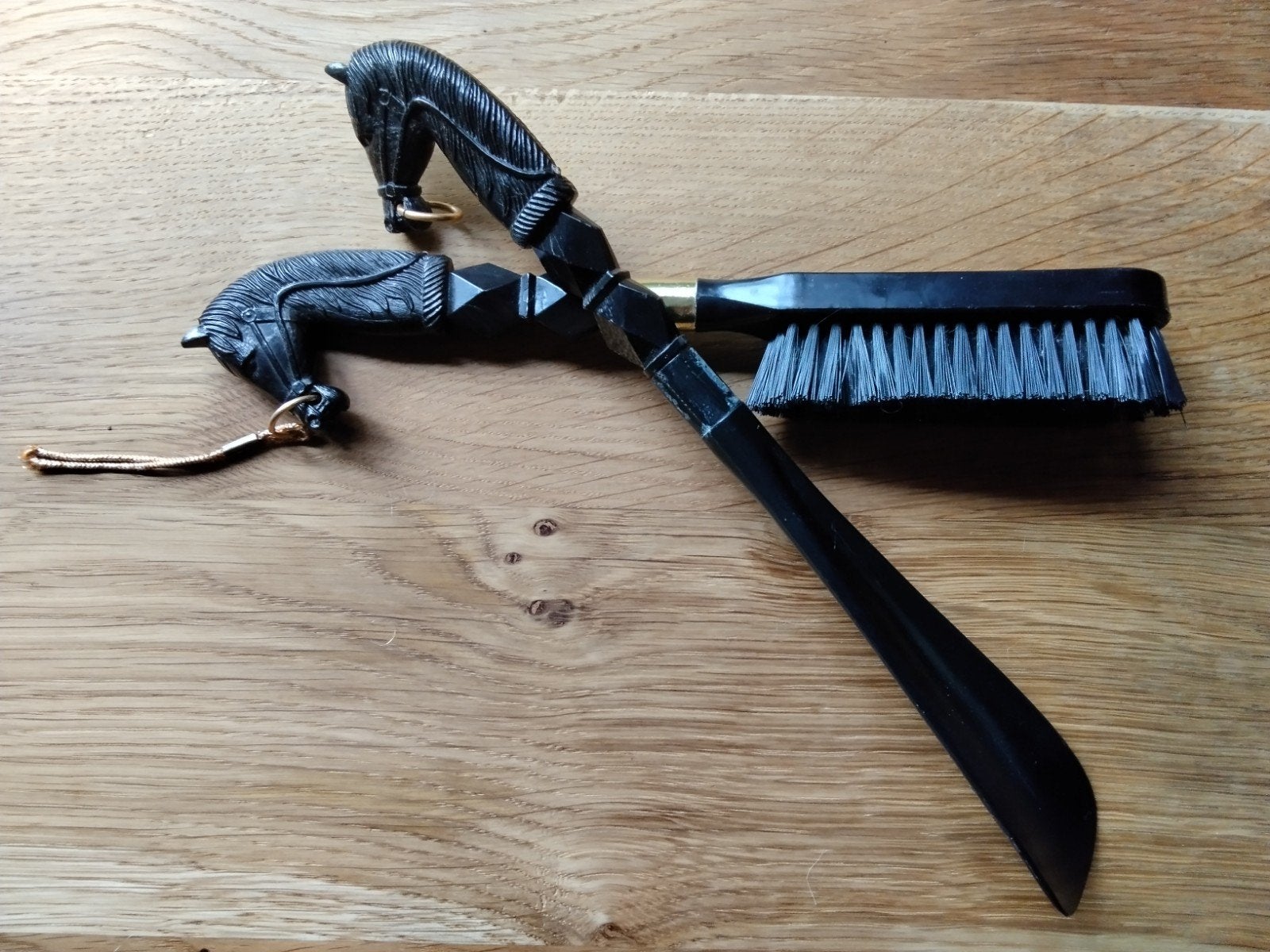 Schoenlepel en borstel met paardenhoofd - Nieuwstaat, Antiek en Kunst, Antiek | Woonaccessoires, Ophalen of Verzenden