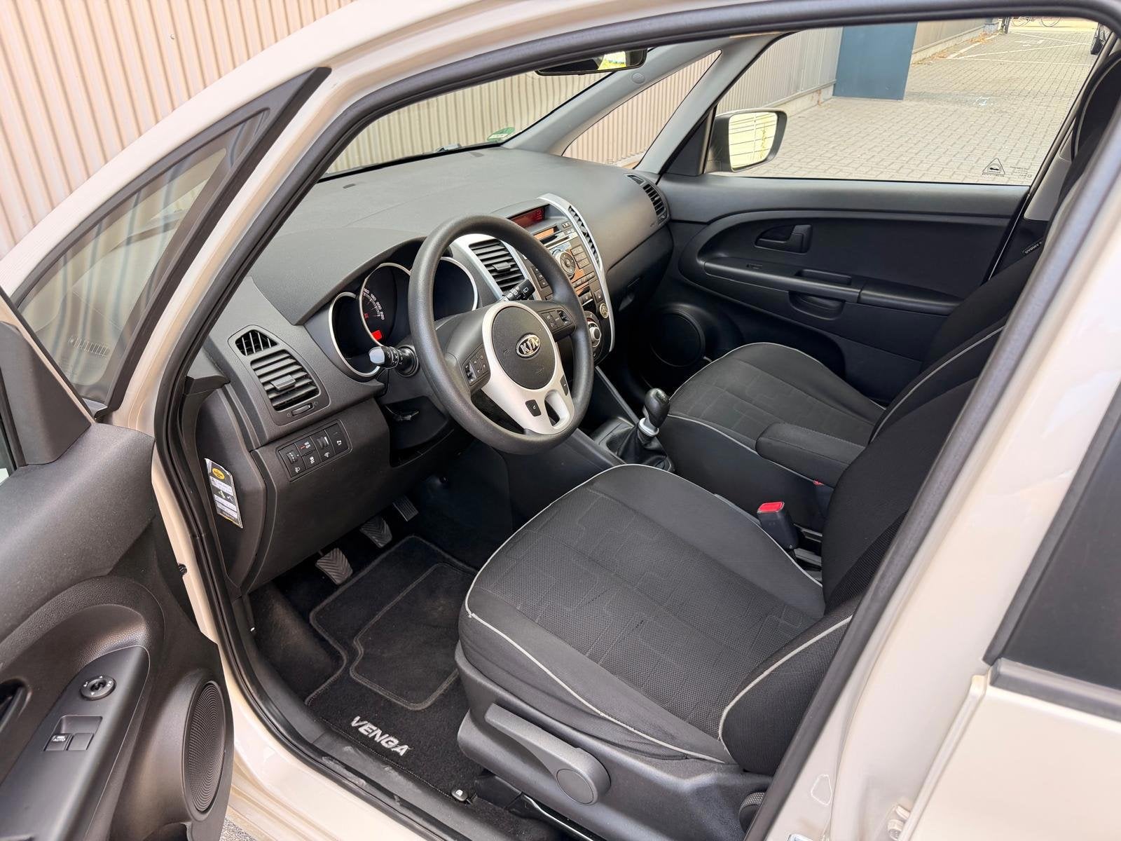 Kia Venga 1.4 CVVT Comfort Pack Nieuwe koppeling|Trekhaak|Cr, Auto's, Voorwielaandrijving, Euro 5, Gebruikt, Zwart