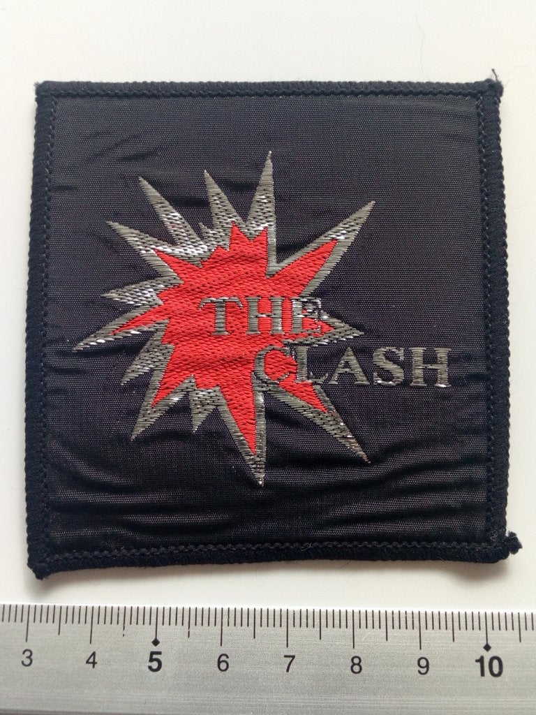 THE CLASH vrij zeldzame vintage 80's patch c128 zilver print, Ophalen of Verzenden, Nieuw, Kleding