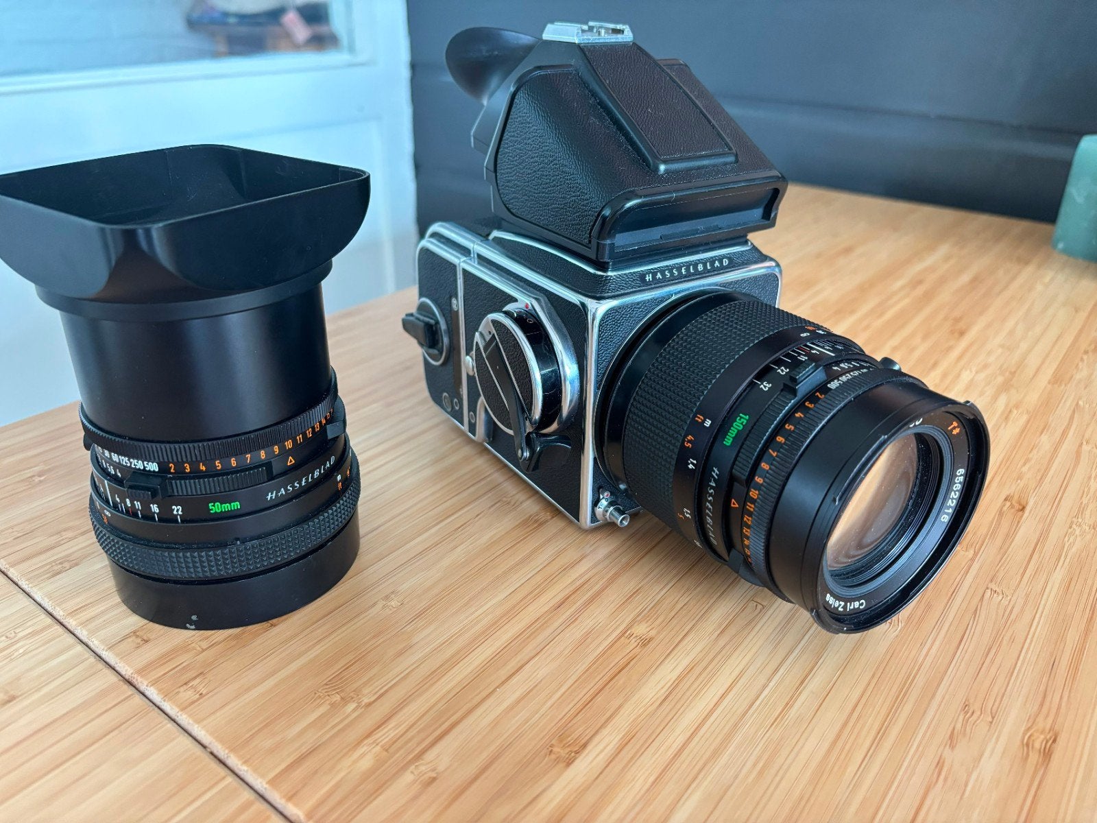 Hasselblad 500cm met 50mm, 150mm lens en PM5 zoeker, Audio, Tv en Foto, Fotocamera's Analoog, Ophalen, Spiegelreflex, Overige Merken
