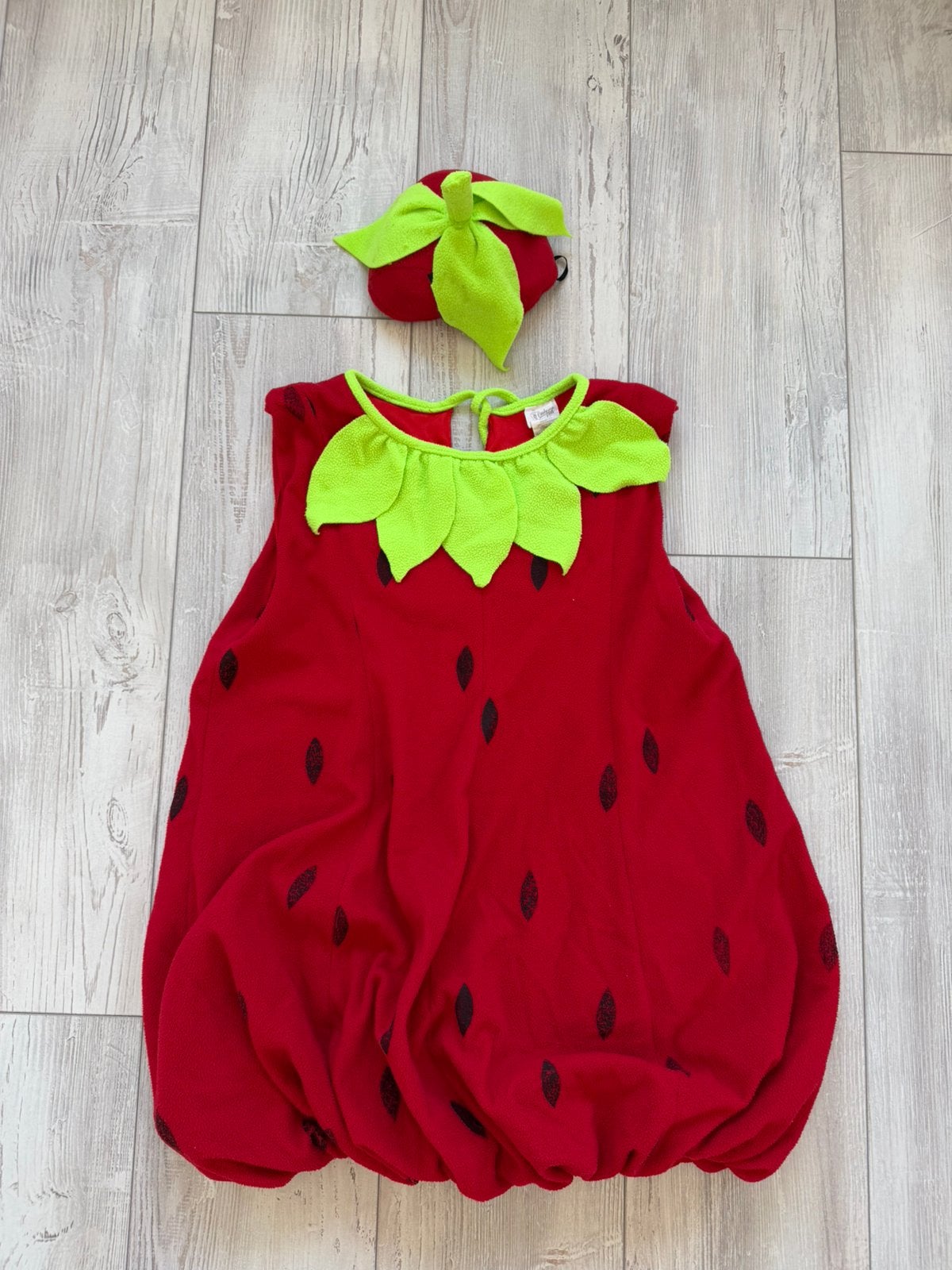 Carnaval / feest kleding aardbeipak One size, Ophalen of Verzenden, Zo goed als nieuw, Jongen of Meisje