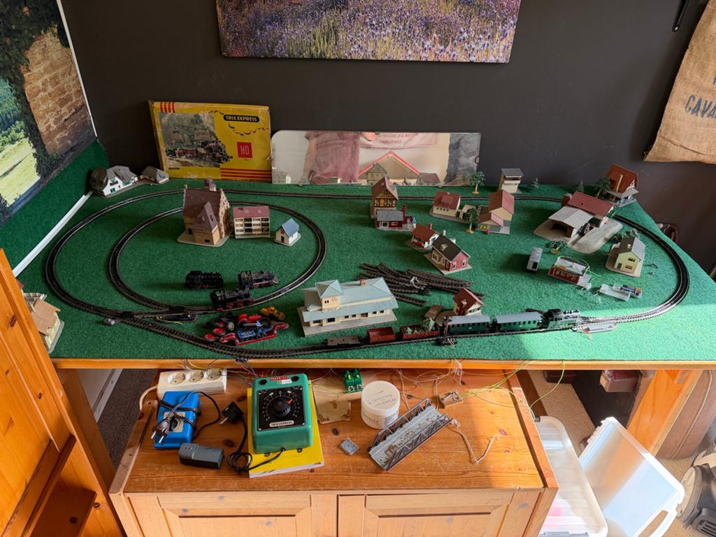 Vintage Trix Express HO Treinset met Landschap en Accessoire, Hobby en Vrije tijd, Modeltreinen | H0, Ophalen, Wisselstroom, Trix