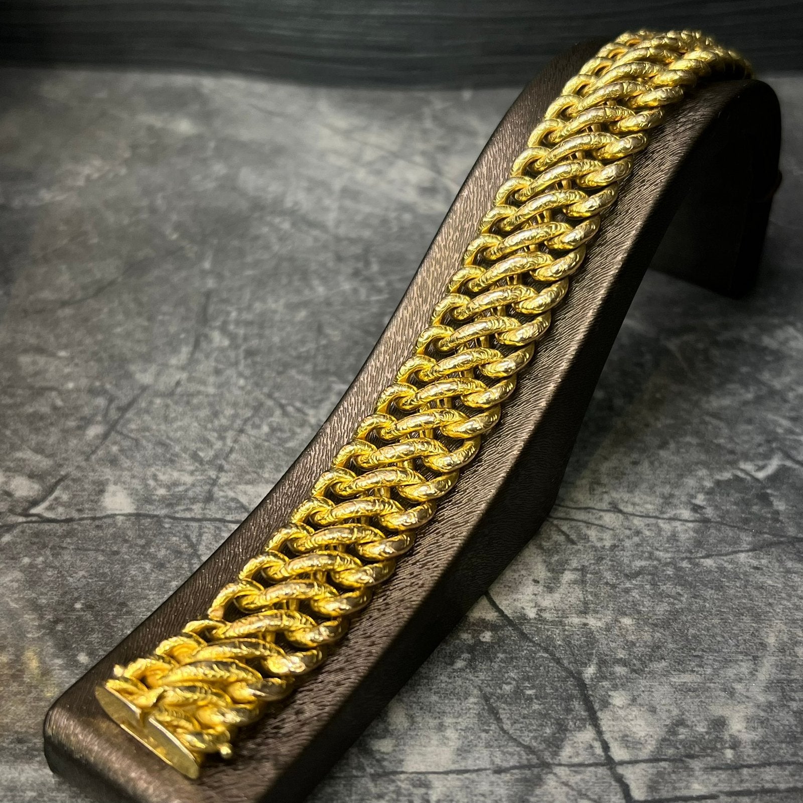 14k gouden armband breed schakel 39 gram, Ophalen of Verzenden, Zo goed als nieuw, Goud