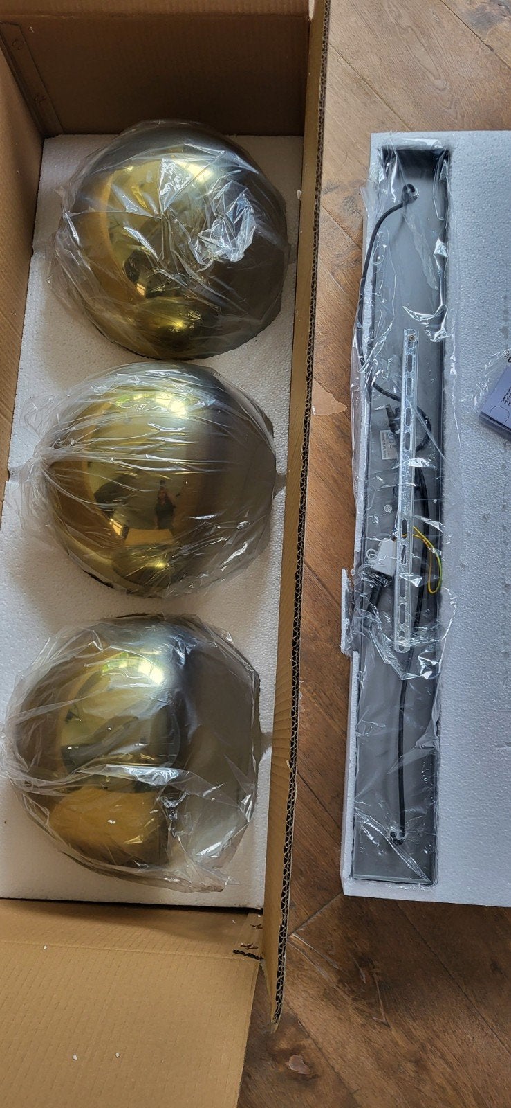 Nieuwe hanglamp met 3 gouden smokey glas bollen, Nieuw, Ophalen of Verzenden, Glas, 75 cm of meer