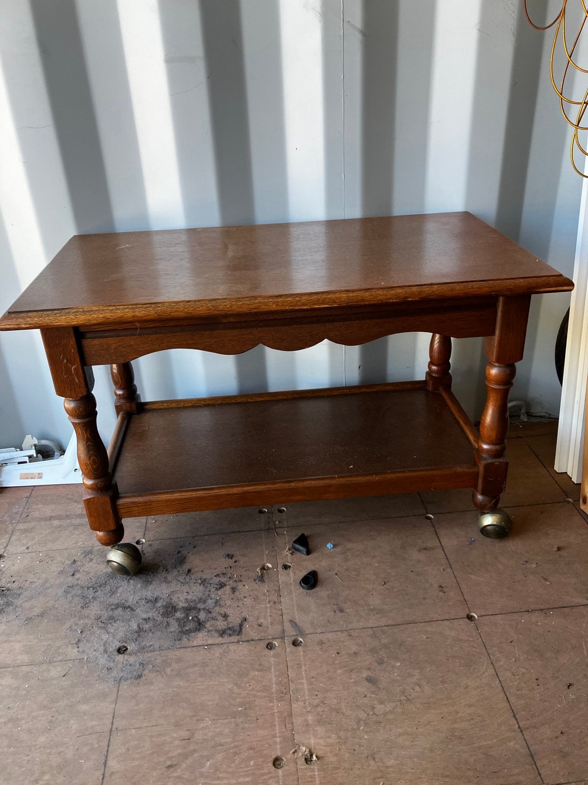 Bruin eiken thee tafel op wieltjes, Ophalen, Gebruikt, Eikenhout, 50 tot 100 cm