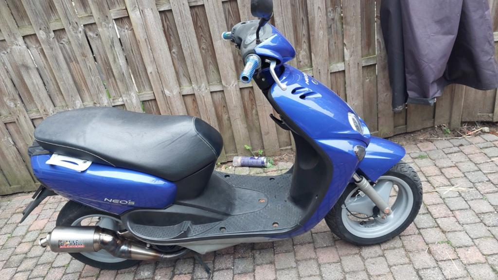 Yamaha Neos 70ccDR met Gianelli Metal uitlaat - schade, Ophalen of Verzenden