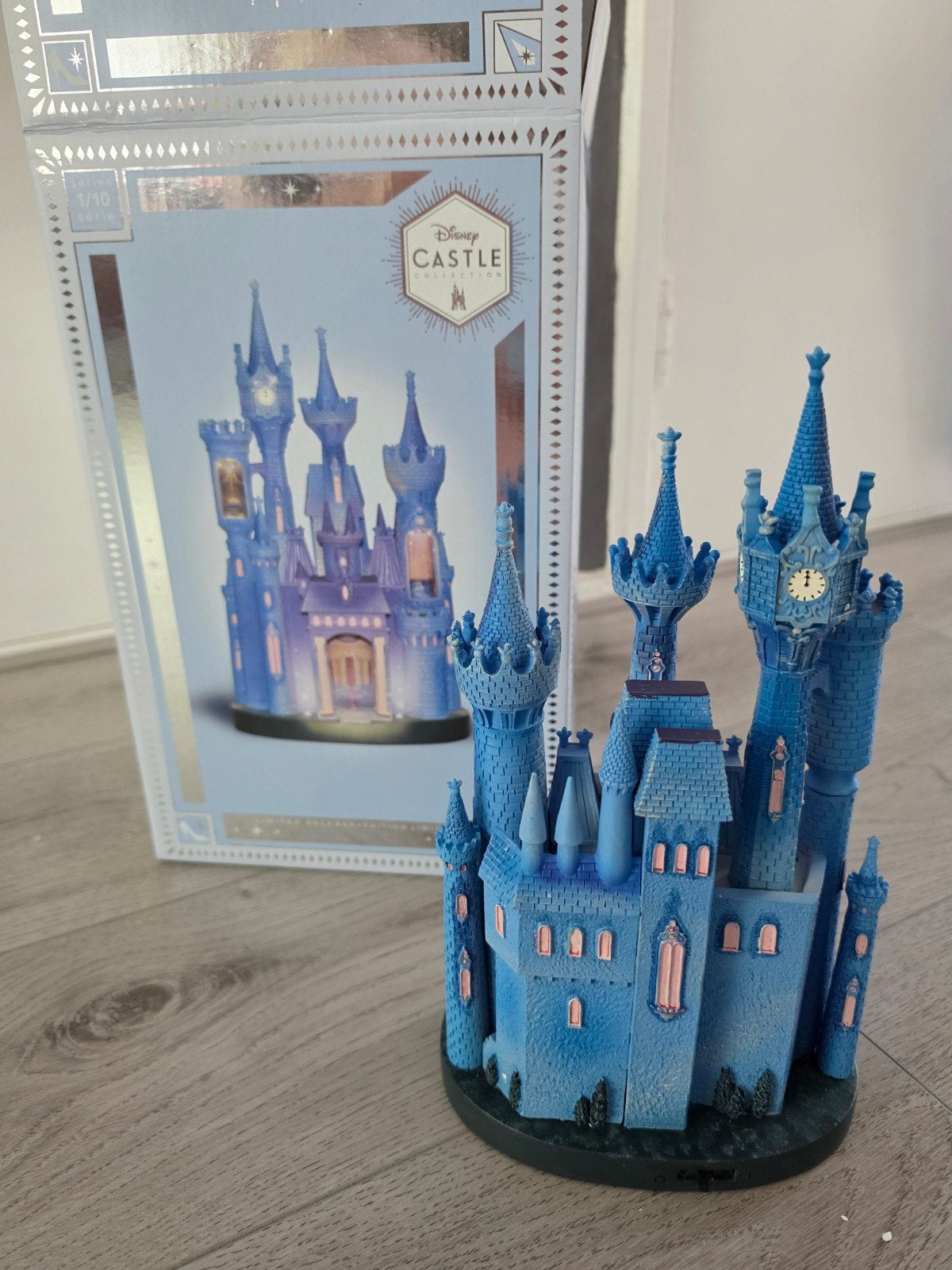 Disney Castle Collection Assepoester Kasteel limited edition, Ophalen of Verzenden, Assepoester of Belle, Zo goed als nieuw, Beeldje of Figuurtje