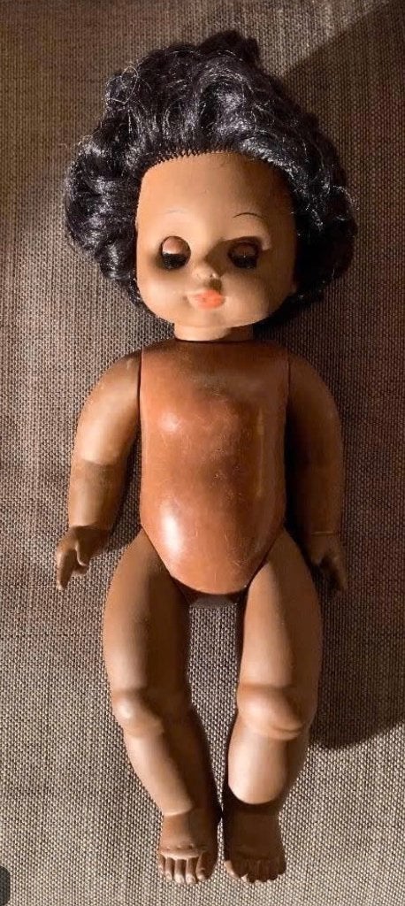Pop met zwarte haren en donkere huidkleur, speelgoedpop, Ophalen of Verzenden, Zo goed als nieuw, Babypop