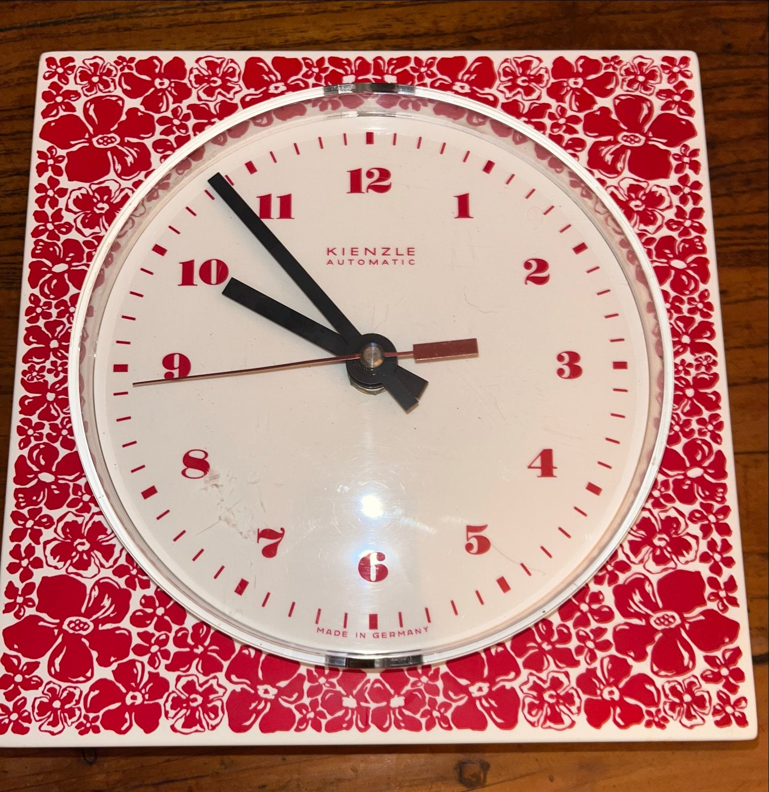 Vintage Kienzle Automatic Wandklok - Rood Bloemenpatroon, Ophalen of Verzenden, Huis en Inrichting