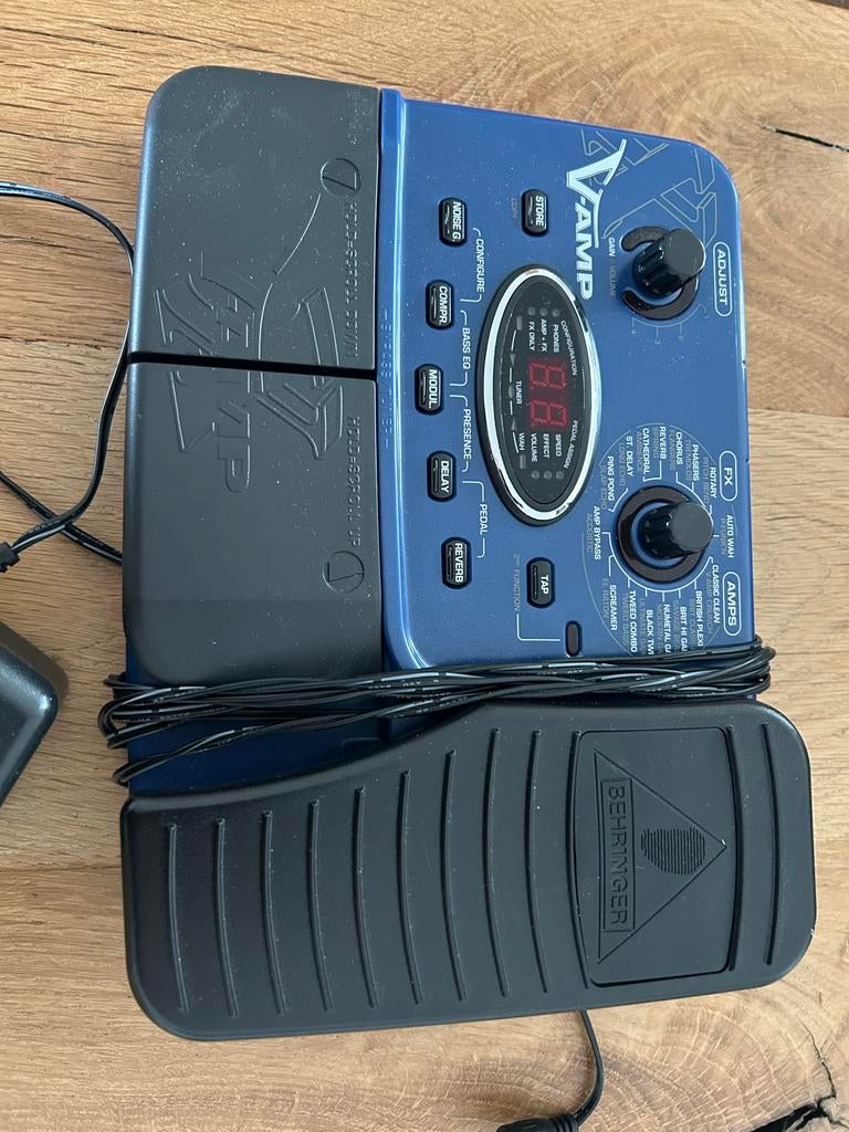 Behringer V-Amp Multi-effect Processor met Voetpedaal, Muziek en Instrumenten, Effecten, Zo goed als nieuw, Chorus, Ophalen of Verzenden