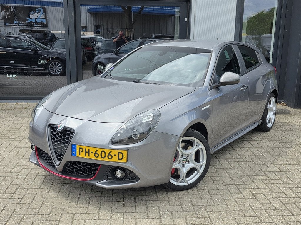 Alfa Romeo Giulietta 1.4 Turbo MultiAir Super, 4 cilinders, Bedrijf, Zilver of Grijs, Automatische klimaatregeling