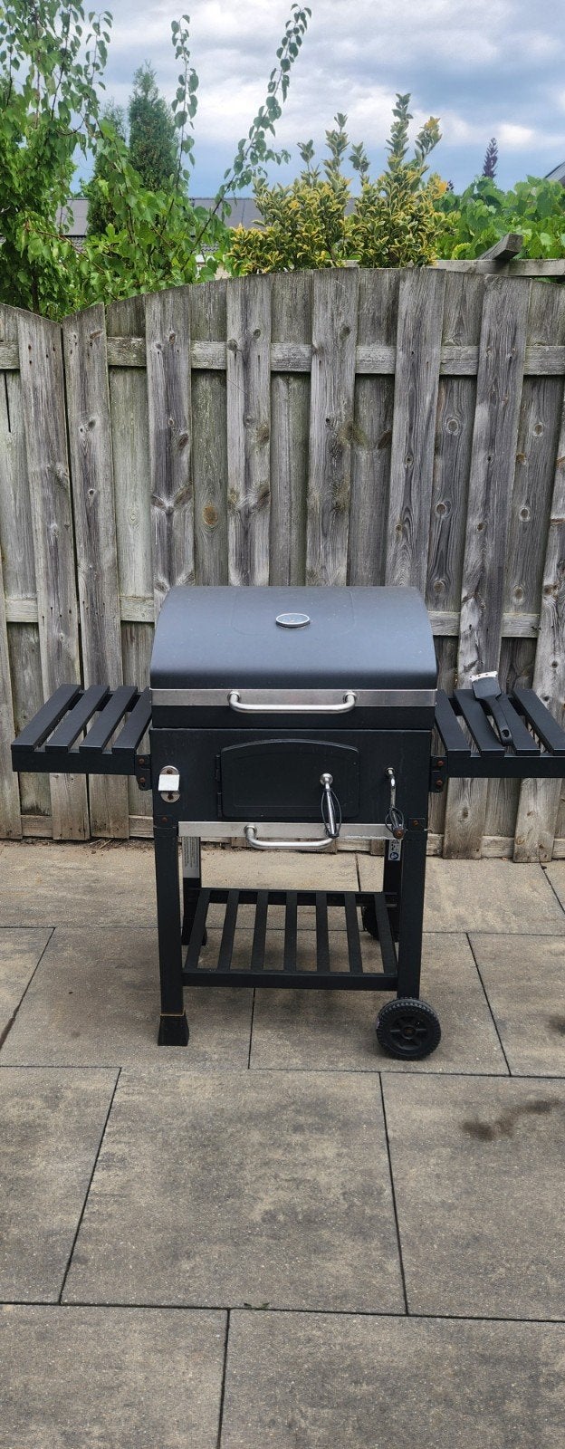 Houtskool bbq te koop!!, Tuin en Terras, Ophalen, Zo goed als nieuw