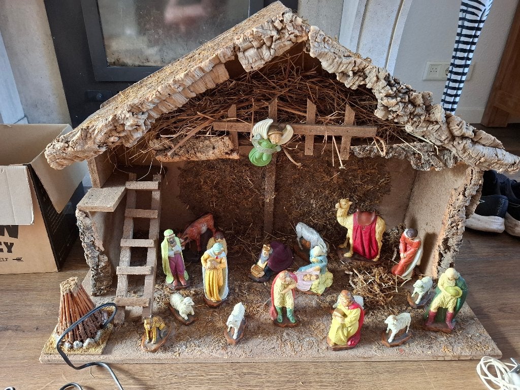 Kerststal groot met kerstgroep, Ophalen, Gebruikt