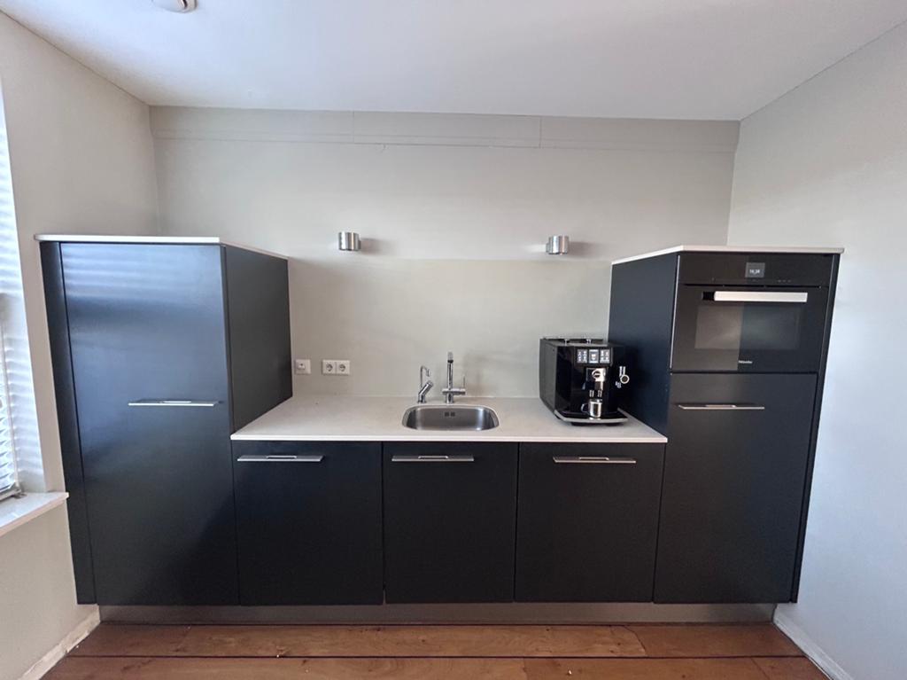 Zwartgrijze keuken zonder app. Bieden. Direct beschikbaar, Huis en Inrichting, Ophalen, Gebruikt, Graniet of Steen, Dubbelwandige keuken