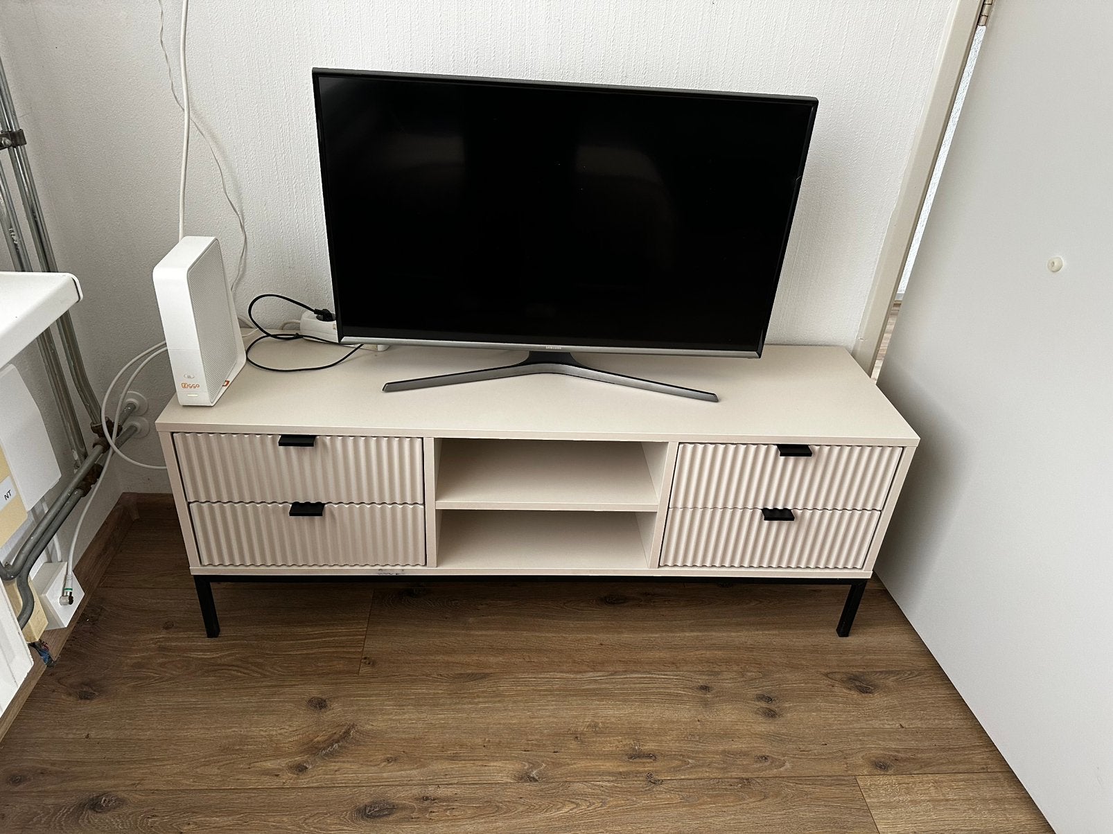 Tv-meubel, moet Z.S.M. weg, Ophalen, 100 tot 150 cm, Zo goed als nieuw, Minder dan 100 cm