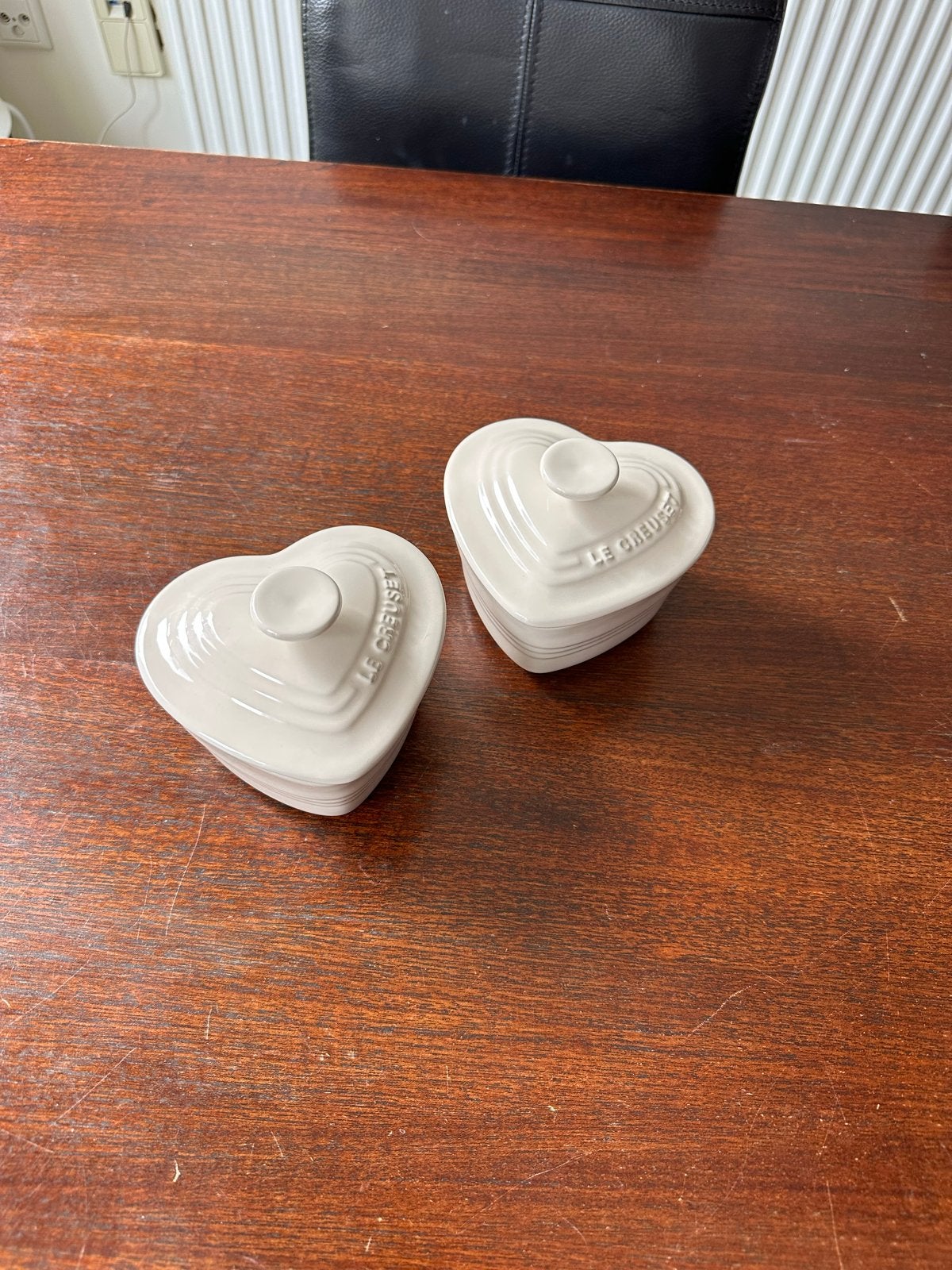 Le Creuset Hartvormige Ramekins - Set van 2, Ophalen of Verzenden, Zo goed als nieuw, Kom(men), Effen