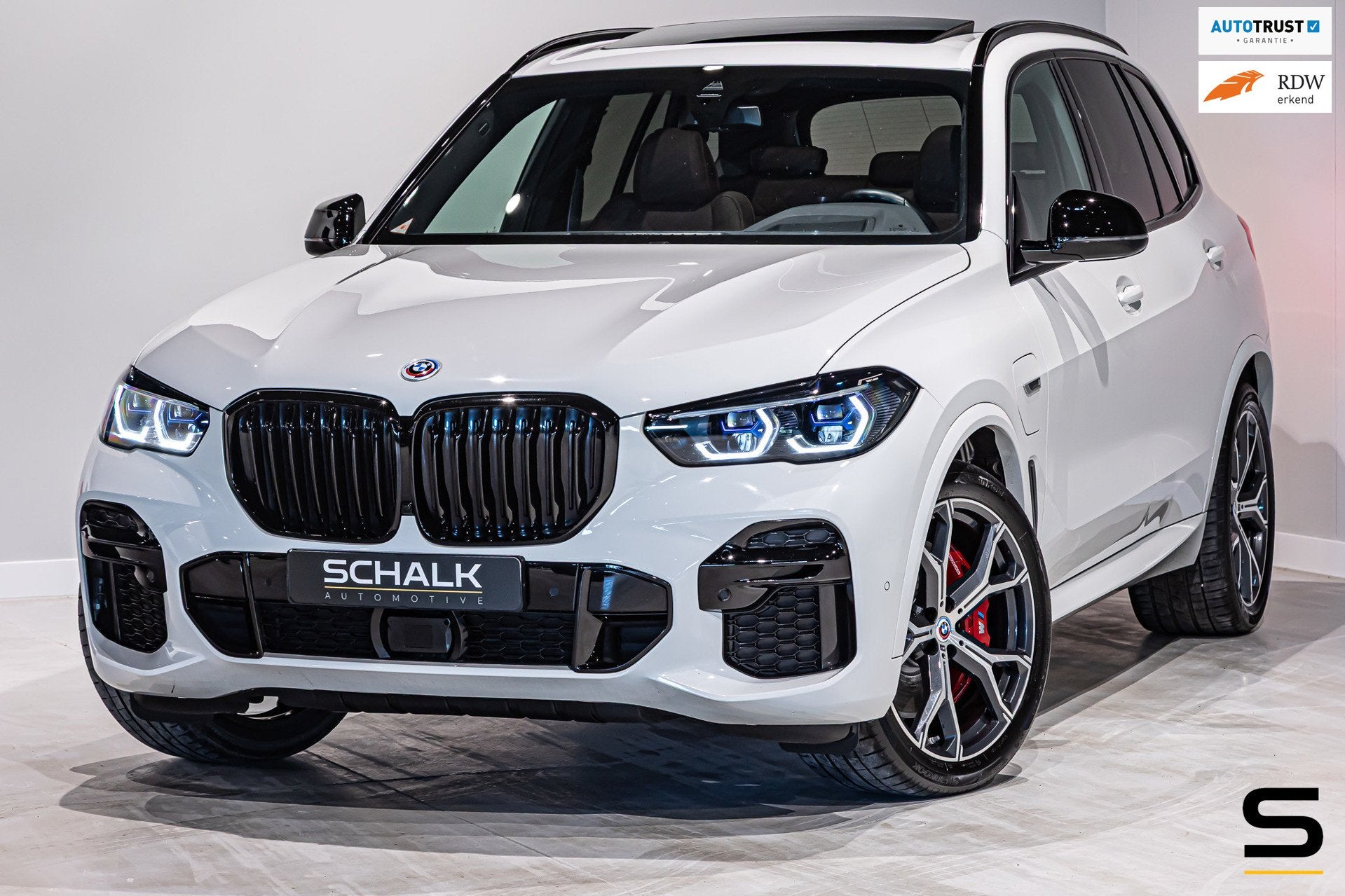 BMW X5 XDrive45e High Executive|M-sportPro|Pano|E-trekhaak, Auto's, Dealer onderhouden, Wit, Hybride Elektrisch/Benzine, 2998 cc