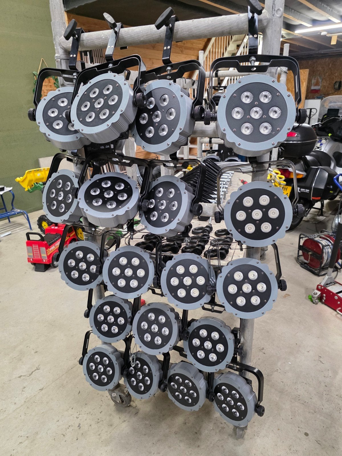 47x Showtec Compact Par 7 Tri LED - Goed Werkend, Ophalen, Gebruikt, Licht, Kleur