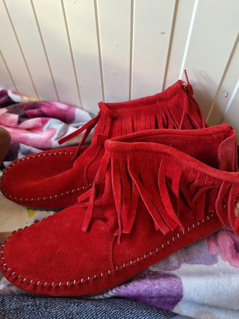 Rood suède laarsjes ibiza boho style franjes 37, Kleding | Dames, Schoenen, Ophalen of Verzenden, Zo goed als nieuw, Rood