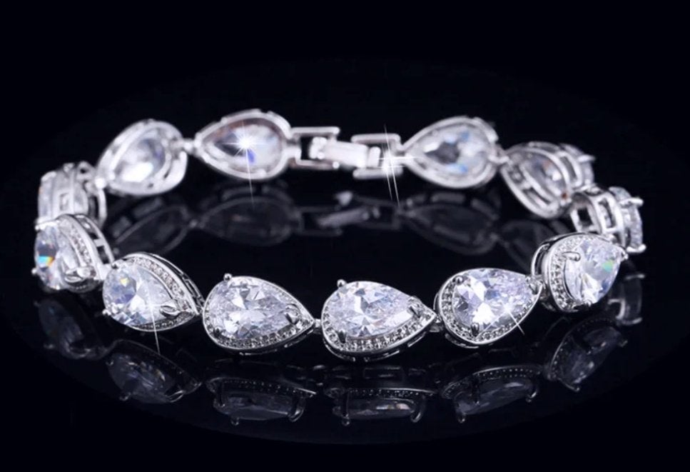 Luxe 18K witgoud verguld armband met waterdruppel zirkone, Overige kleuren, Nieuw, Ophalen of Verzenden, Met edelsteen