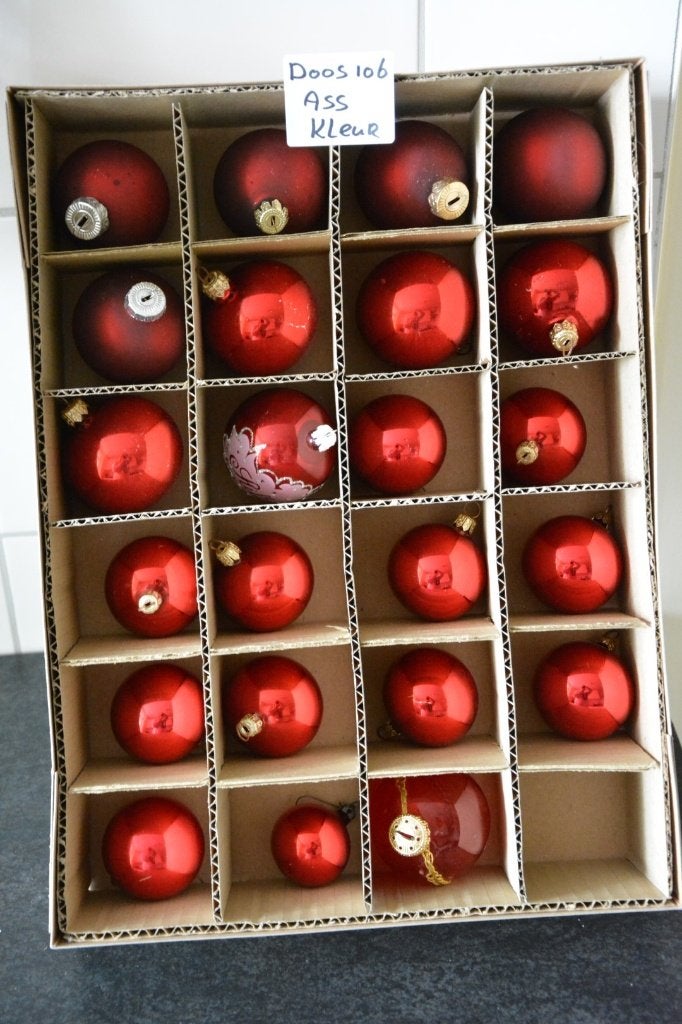 Kerstballen gekleurd Doos 106, Ophalen of Verzenden, Zo goed als nieuw