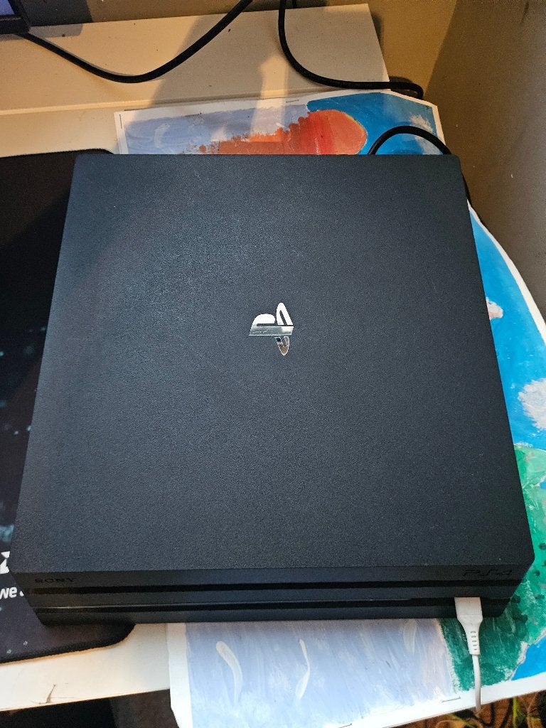 ps4 pro + stuurtje en pedalen + 5 extra games, Ophalen, Online, Overige genres, Zo goed als nieuw