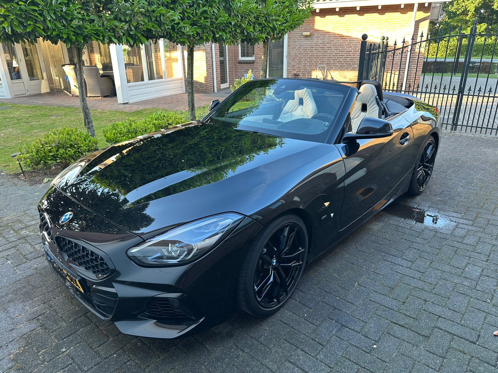 BMW Z4 M40i 340pk Aut 2019 Zwart, Auto's, BMW, Automaat, Achterwielaandrijving, Beige, Cabriolet