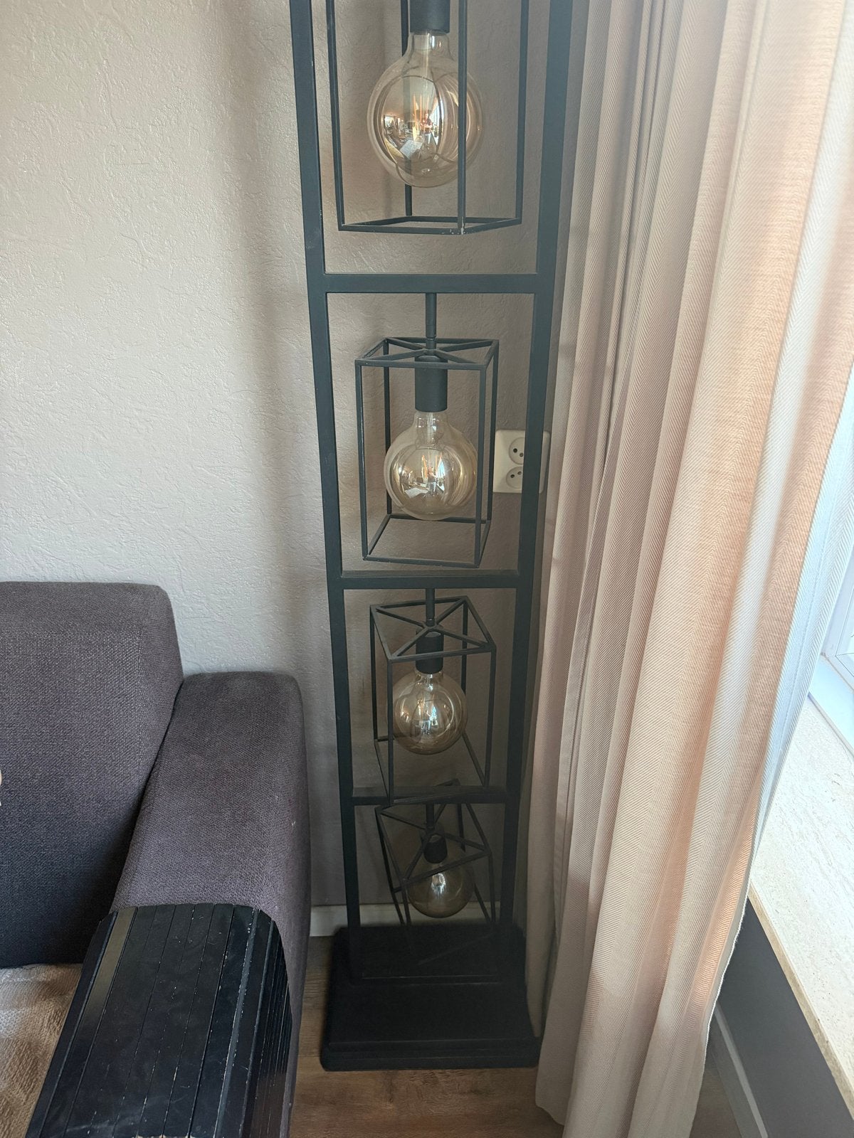 Moderne industriële vloerlamp met 4 Edison lampen, Huis en Inrichting, Ophalen, E27 (groot), Zo goed als nieuw, Metaal