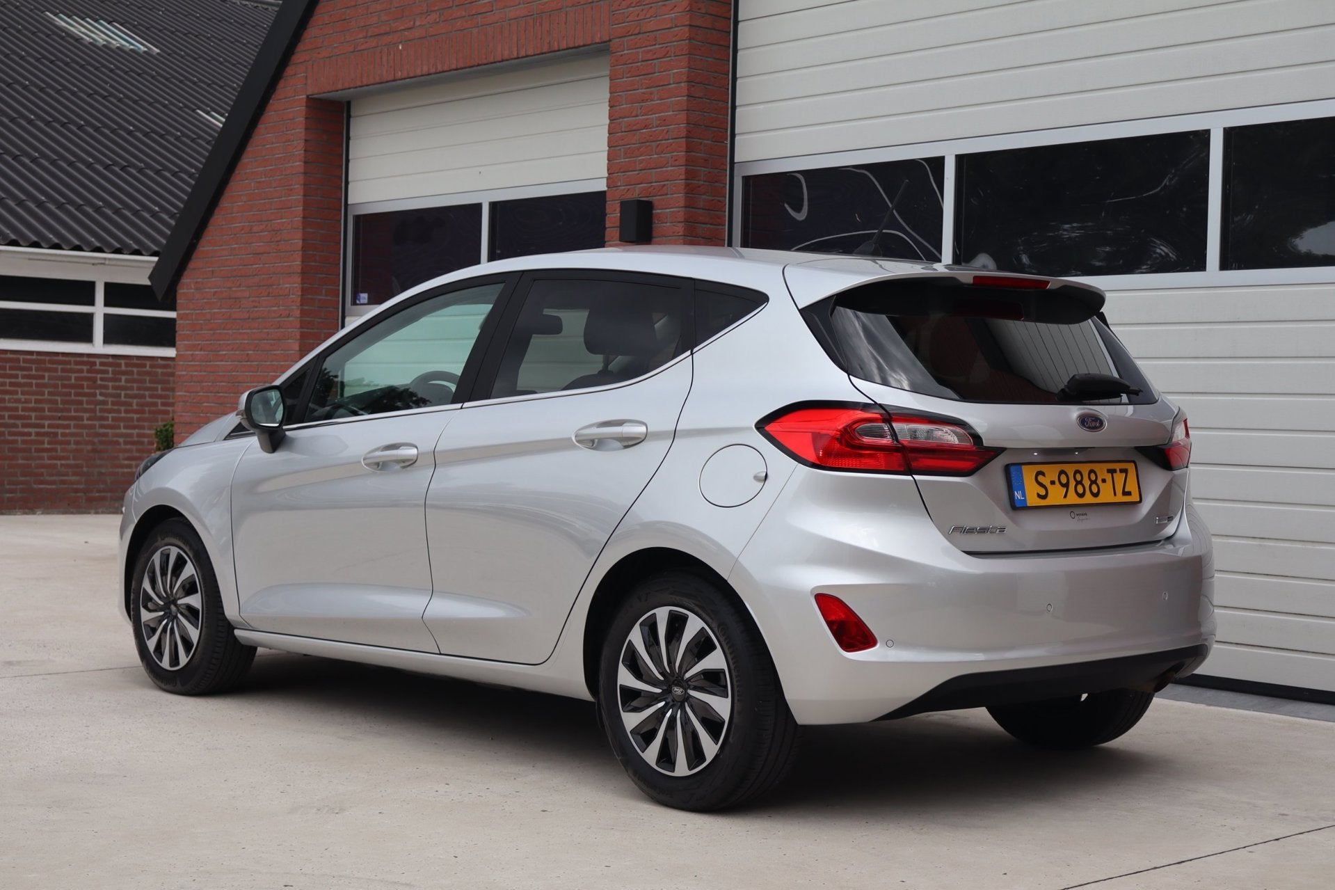 Ford Fiesta 1.0 EcoBoost 125pk Hybrid Titanium Automaat - Ni, Auto's, Automatische klimaatregeling, Bedrijf, 19 km/l, 999 cc