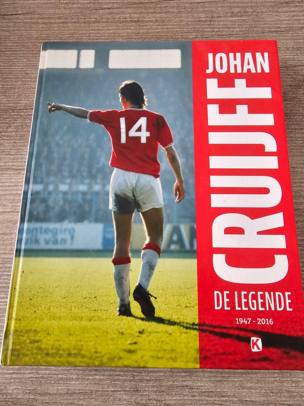 Johan Cruijff: De Legende 1947-2016 Boek, Ophalen of Verzenden, Gelezen, Onbekend