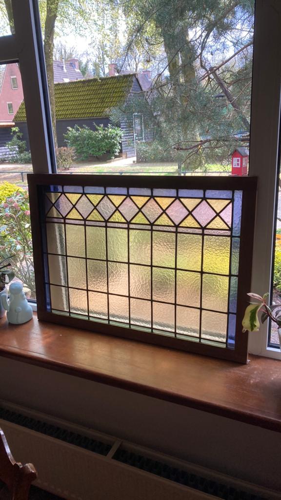 Zeer fraai antiek glas in lood in nieuwe houten lijst, Antiek en Kunst, Ophalen