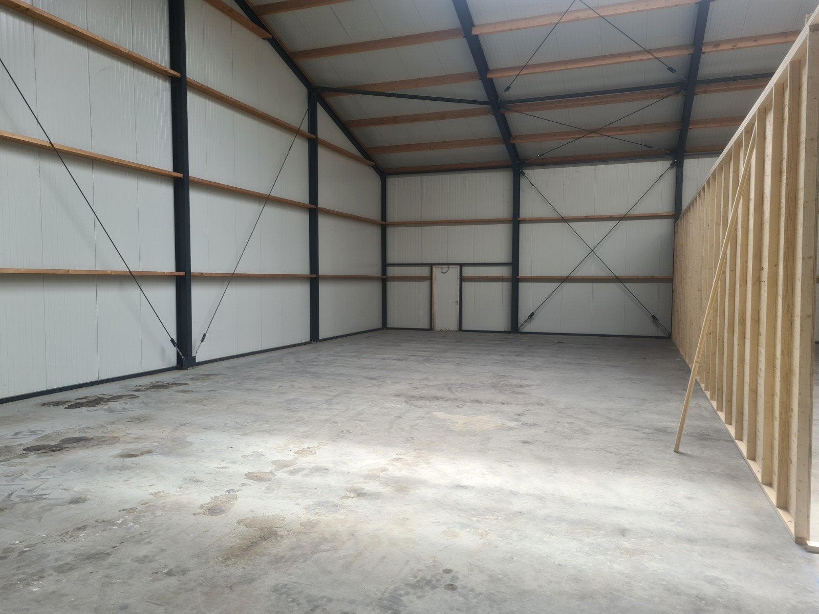 Loods opslagruimte stalling 220m2 te huur, Ophalen