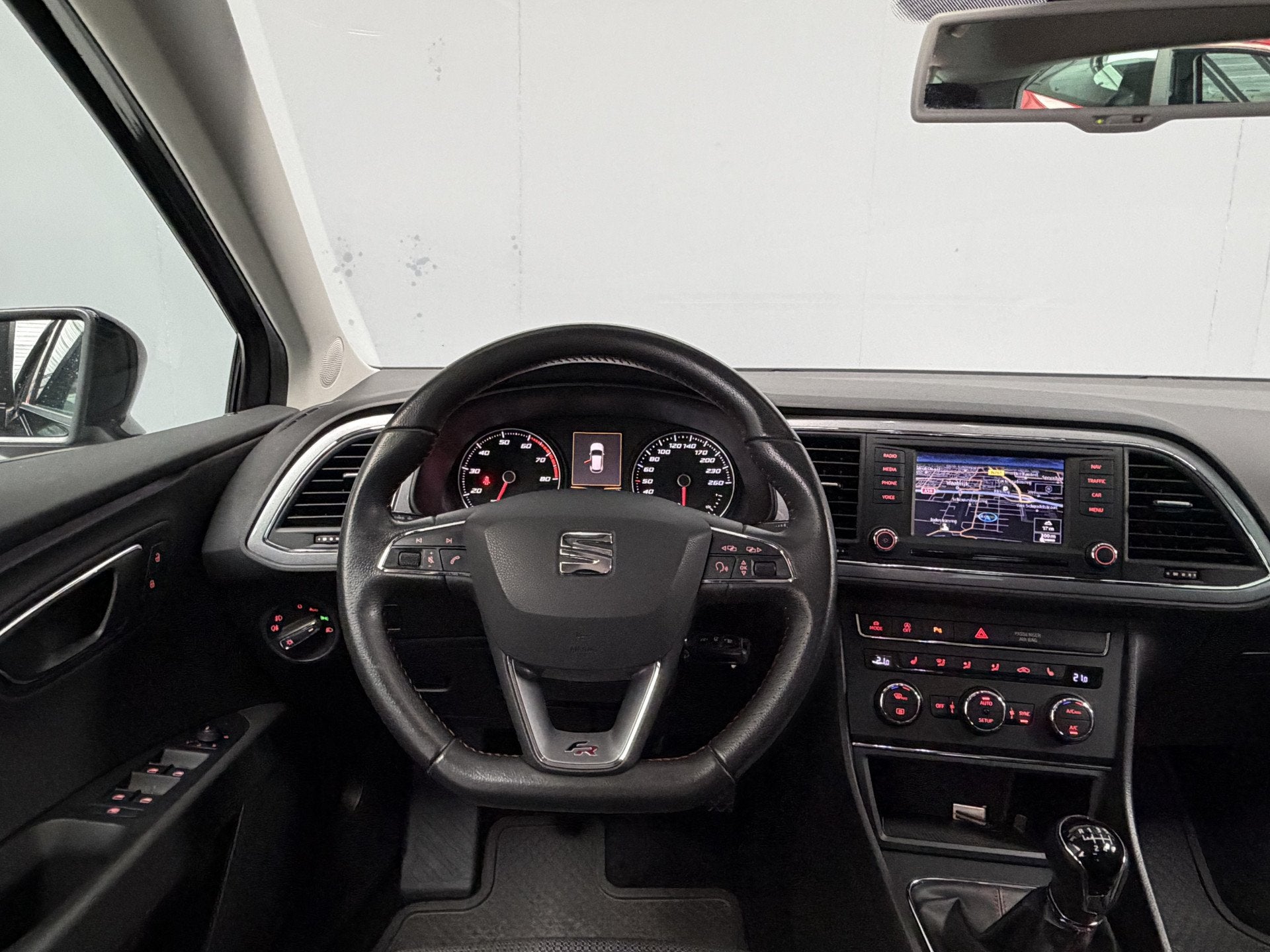 SEAT Leon 1.4 TSI FR 140pk|Navi|Cruise|LED (bj 2014), Auto's, Seat, Voorwielaandrijving, 1131 kg, Gebruikt, Zwart