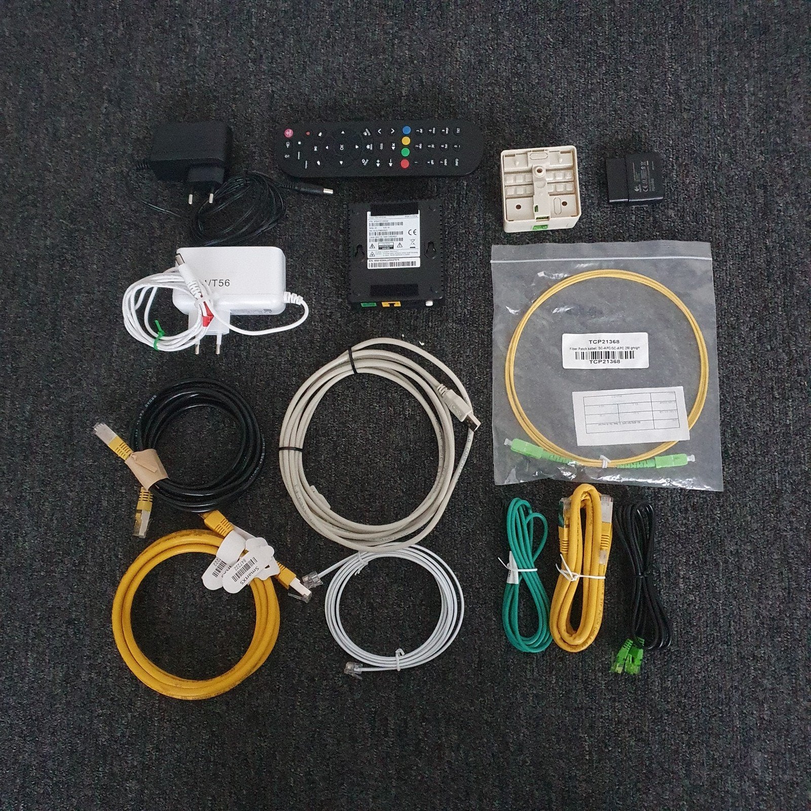 Gratis Diverse kabels adapters en overigen, Audio, Tv en Foto, Audiokabels en Televisiekabels, Ophalen, Gebruikt, Minder dan 2 meter