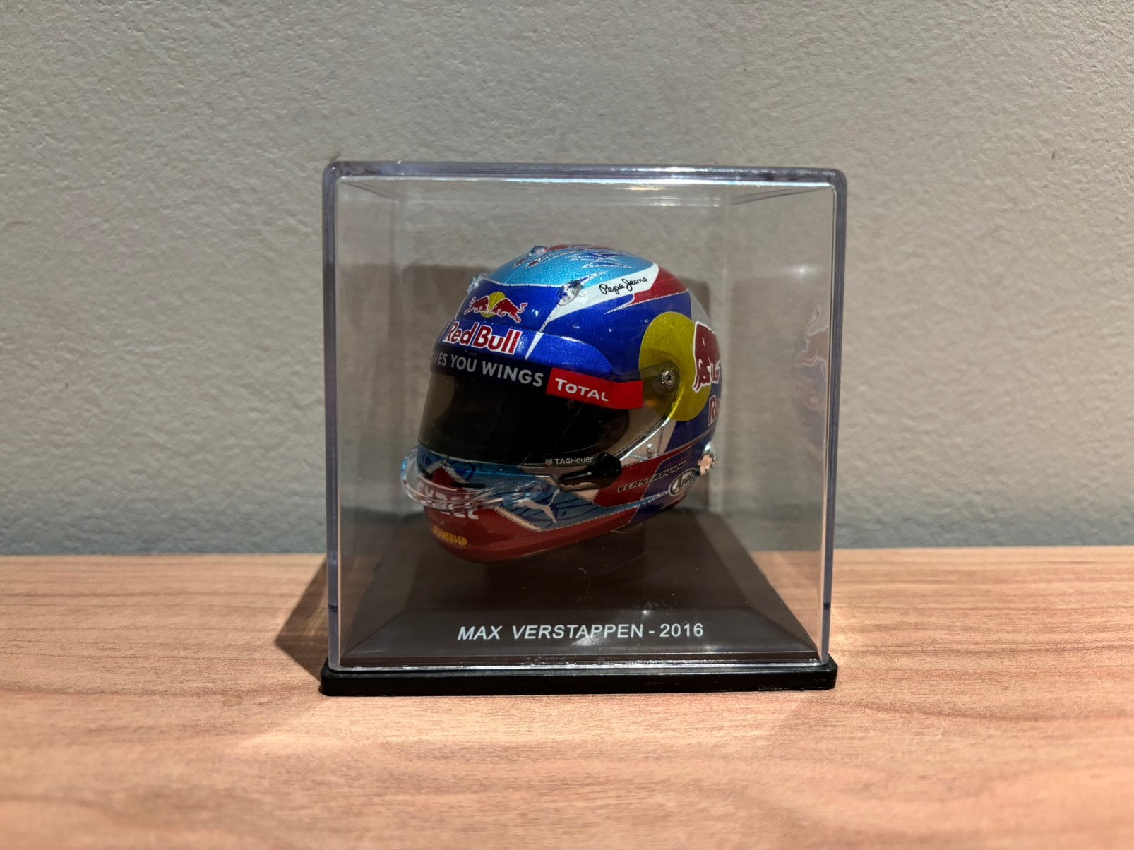 Max verstappen helm 1:5 1ste win spanje 2016, Ophalen of Verzenden, Zo goed als nieuw