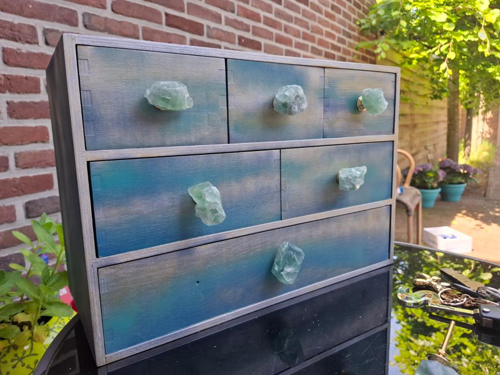 Unieke handgeschilderde kast met kristallen knoppen, Huis en Inrichting, Ophalen, Minder dan 50 cm, Overige materialen, 5 laden of meer