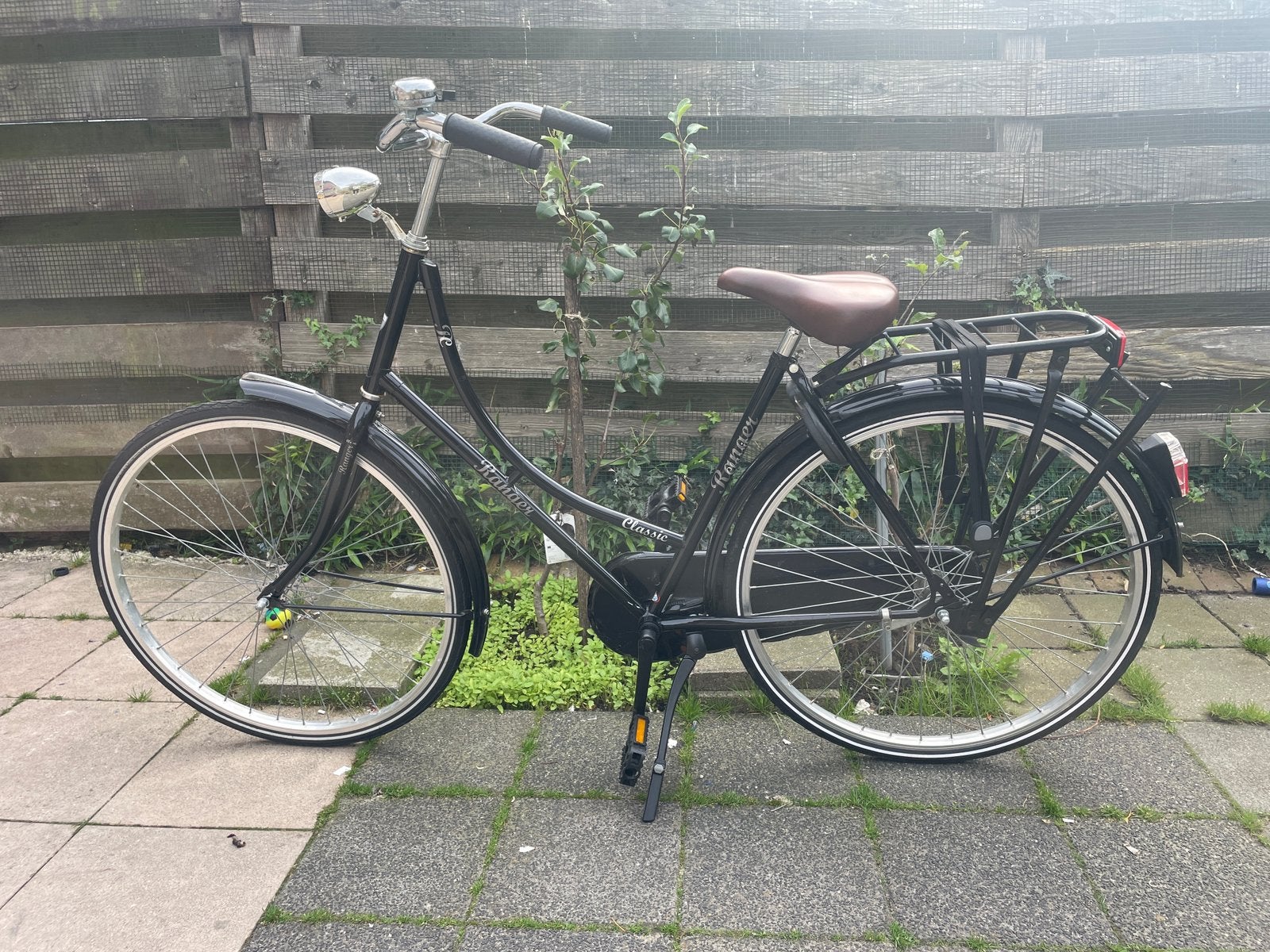 Mooie en zeer nette Holland Classic 28 inch damesfiets, Ophalen, Zo goed als nieuw, Terugtraprem