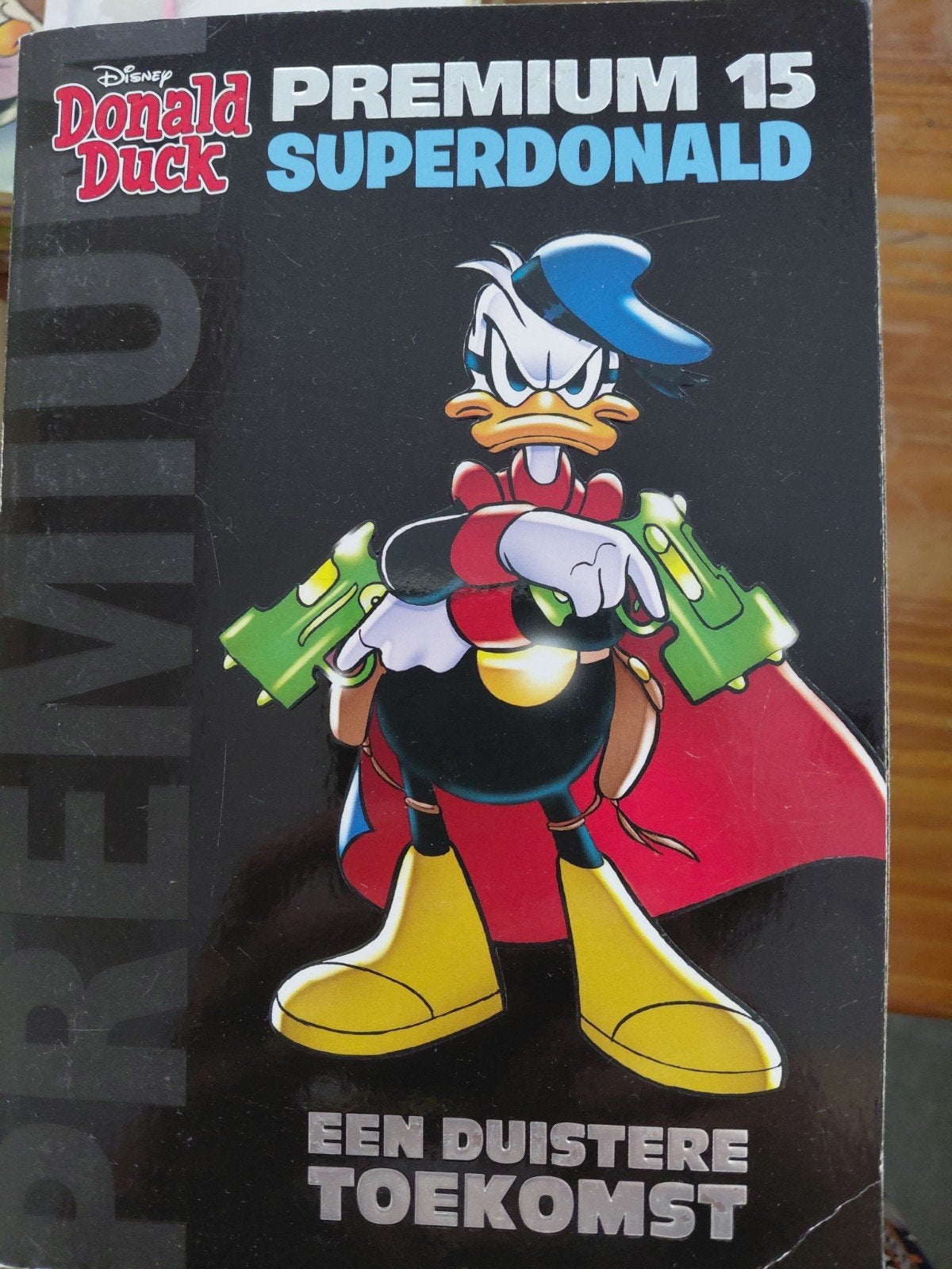 Donald Duck Premium Superdonald 15 - Een Duistere Toekomst, Boeken, Meerdere stripboeken, Ophalen, Gelezen