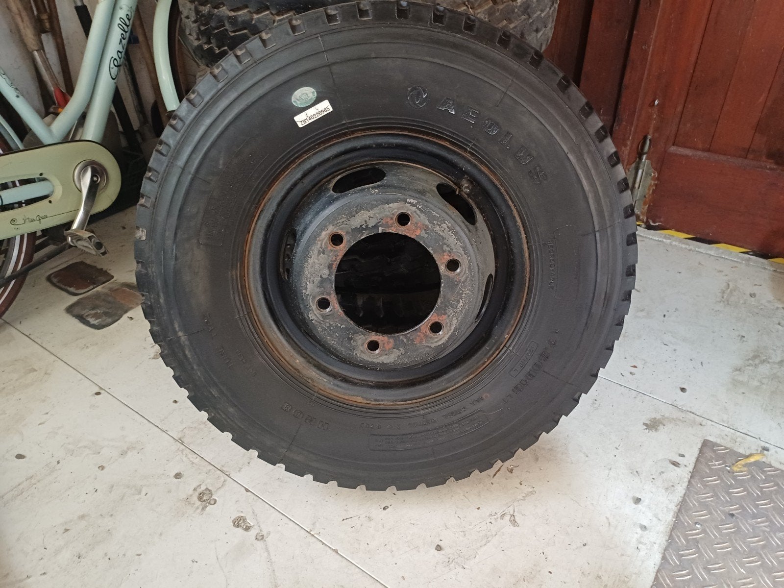 Mercedes 508 / 608 16" Wielen of 7.50 x 16 Banden, Ophalen