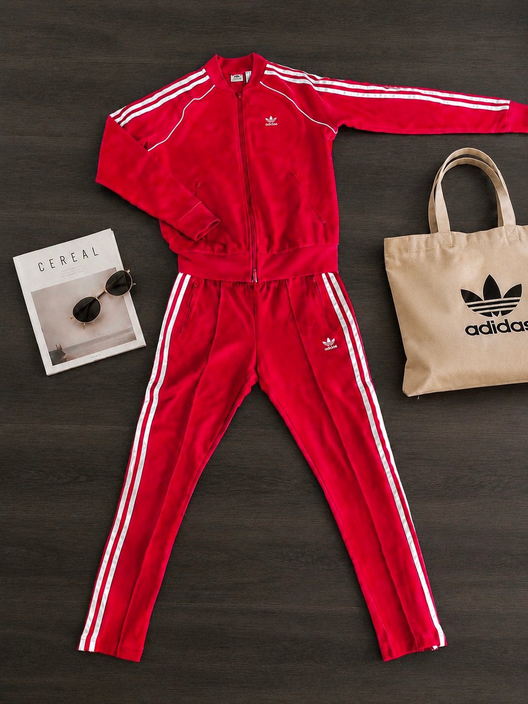 Adidas Originals pak rood, Ophalen of Verzenden, Zo goed als nieuw, Maat 46 (S) of kleiner, Rood