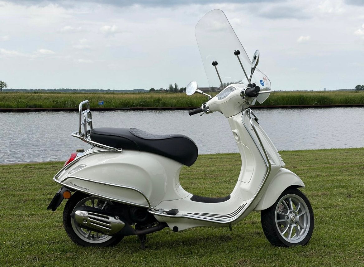 Zeer nette vespa primavera incl. Beenkleed, slot en helm, Ophalen, Overige modellen, Maximaal 45 km/u, Zo goed als nieuw