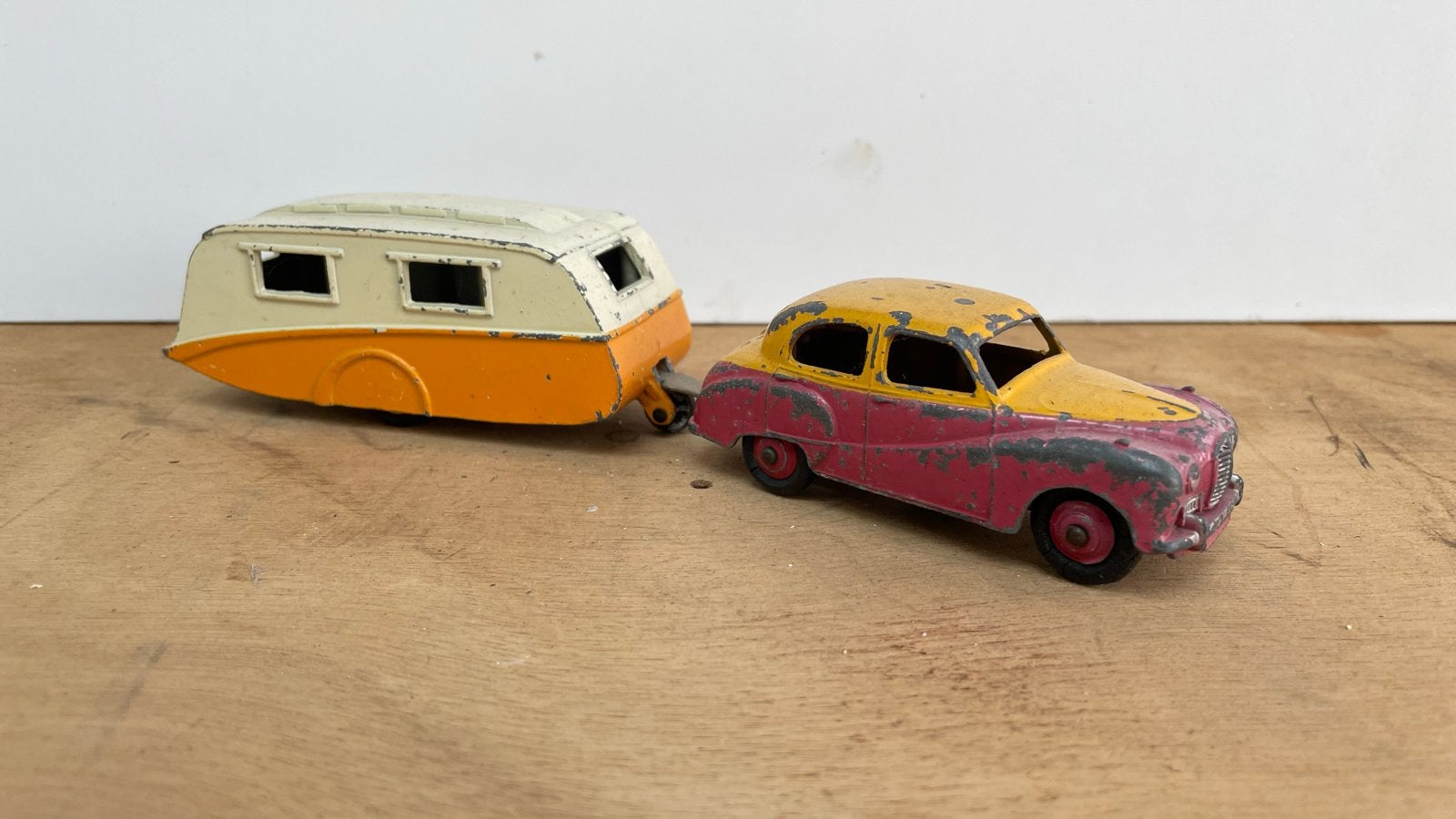 Vintage Dinky Toys Austin Somerset met Caravan, Hobby en Vrije tijd, Modelauto's | 1:43, Ophalen of Verzenden, Gebruikt