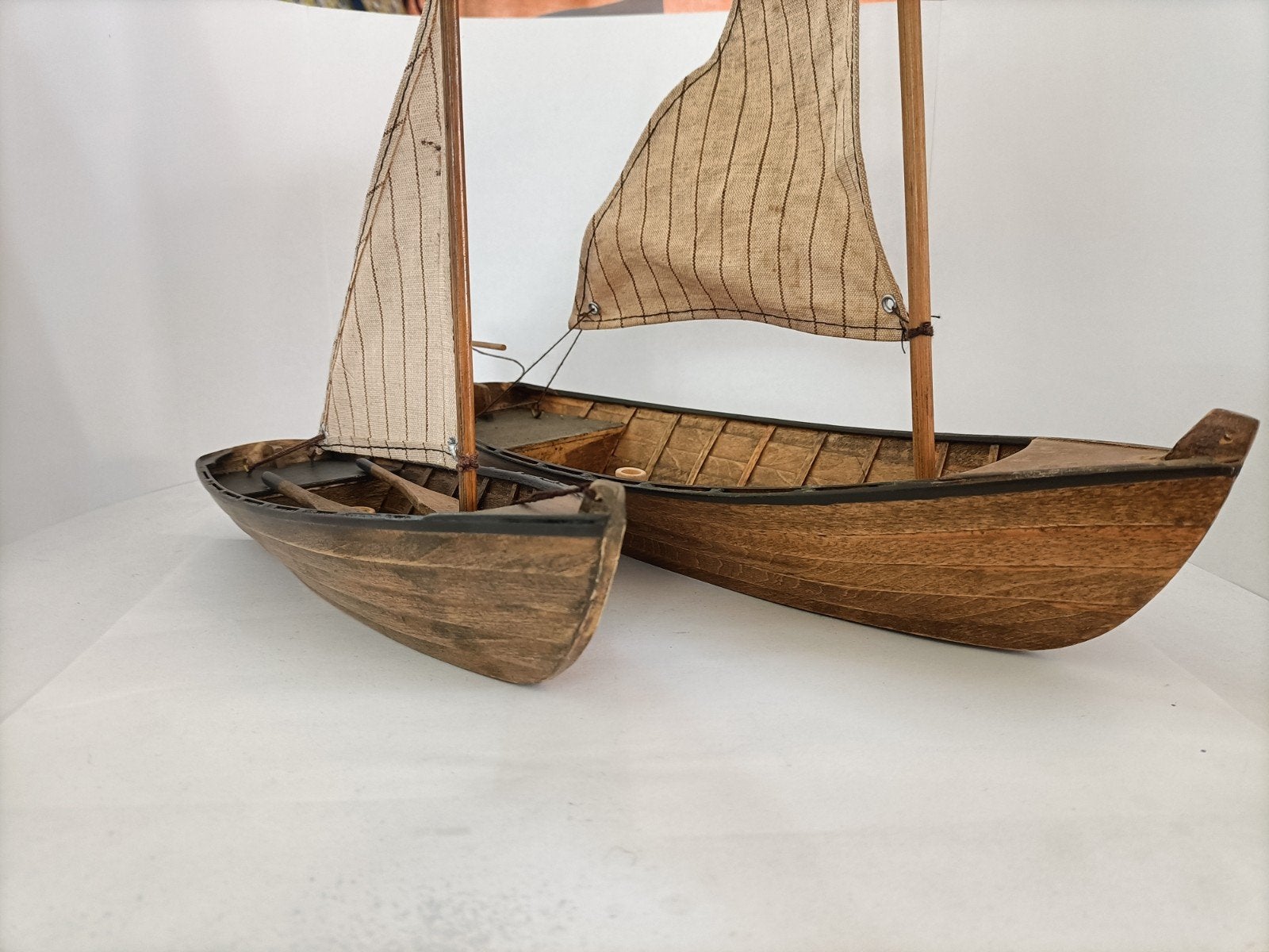 Set van 2  houten zeilboten, Ophalen