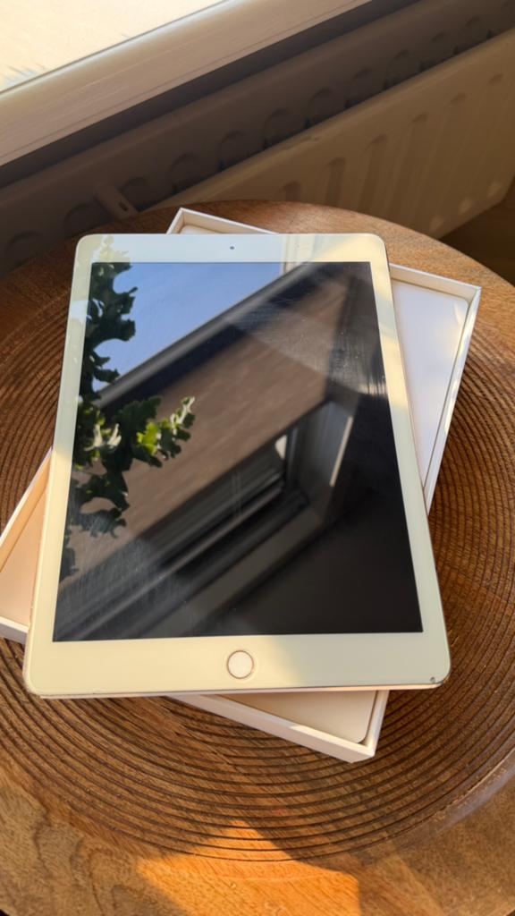 Apple iPad Air 2 64GB Gold A1566 beschadigd, Computers en Software, Apple iPads, Zo goed als nieuw, Ophalen